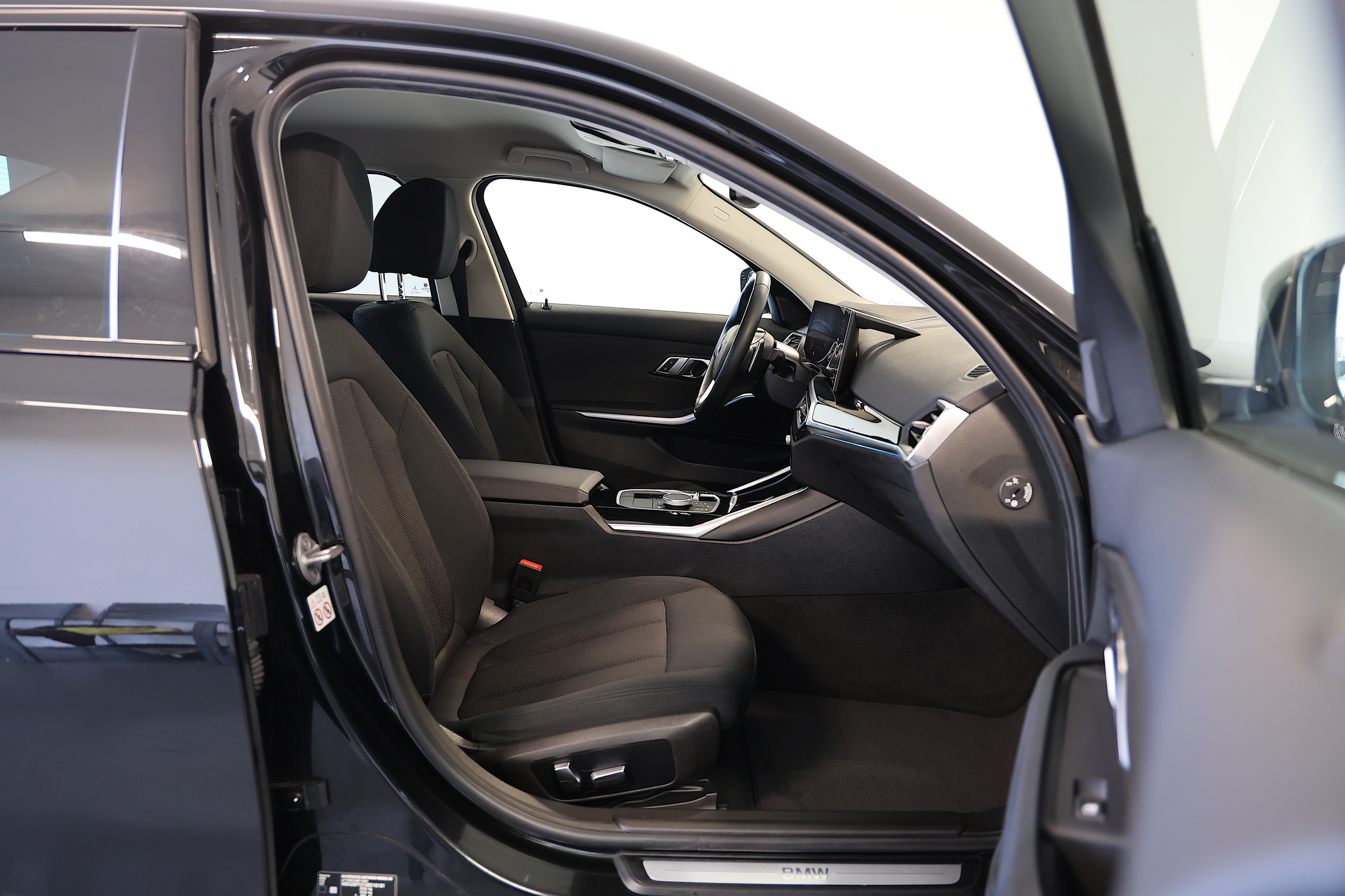 listing desktop thumbnail image 11