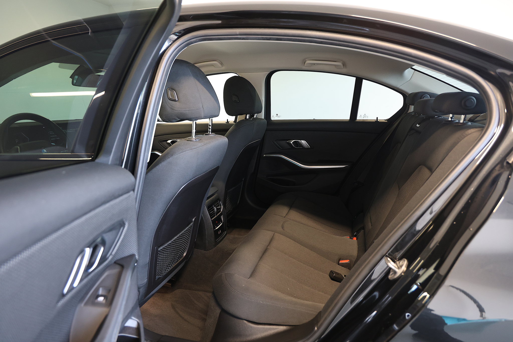 listing desktop thumbnail image 15