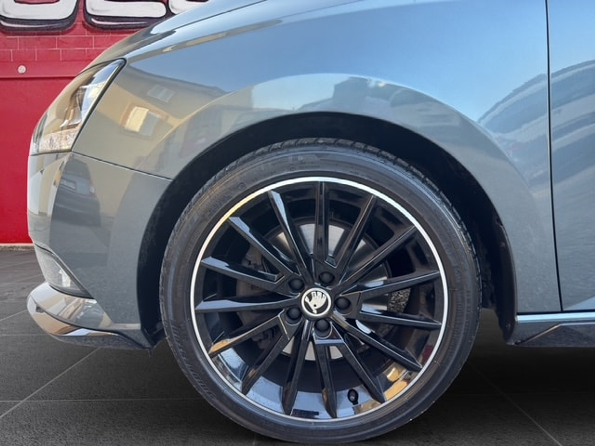 listing desktop thumbnail image 8