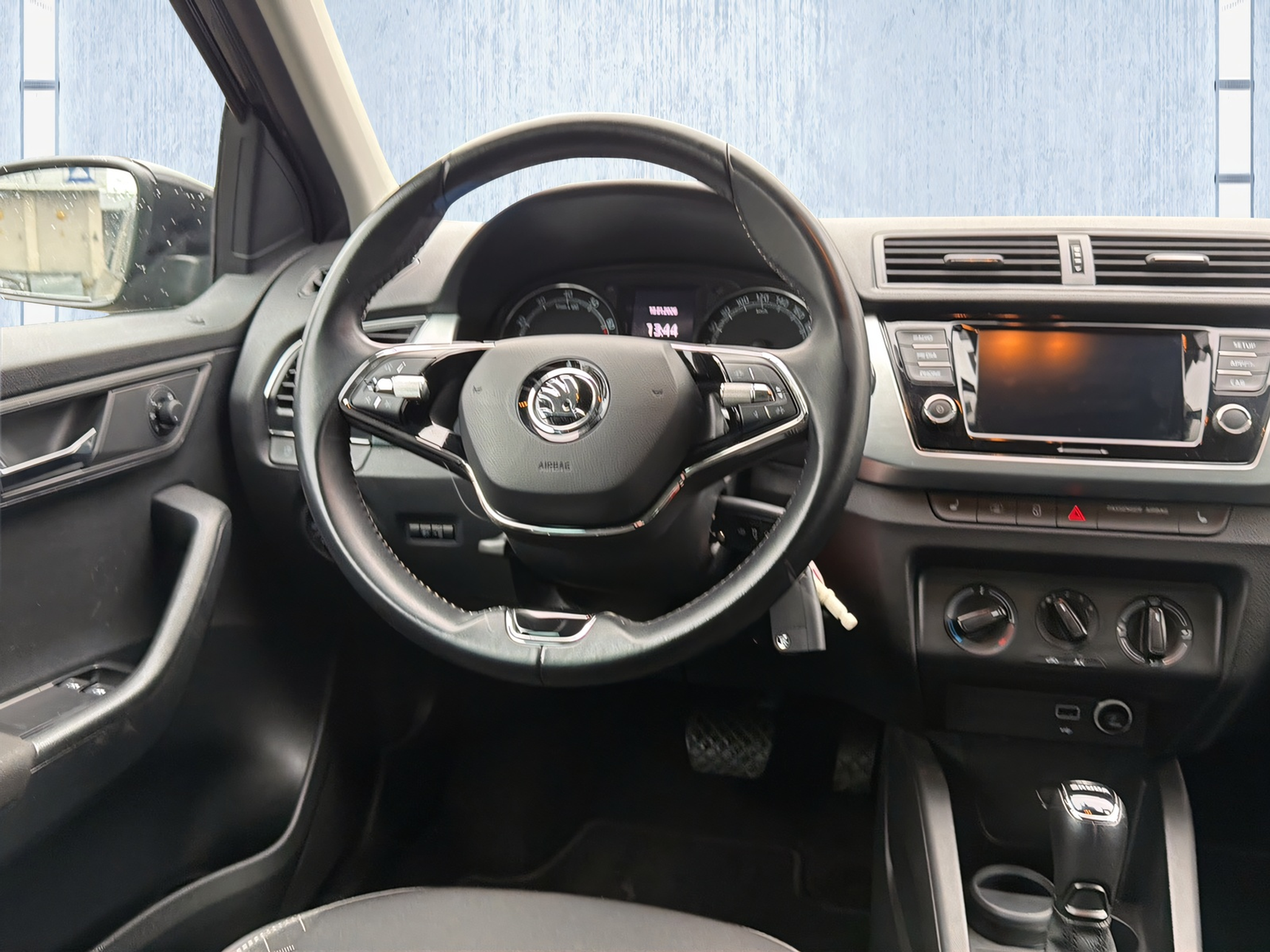 listing desktop thumbnail image 11