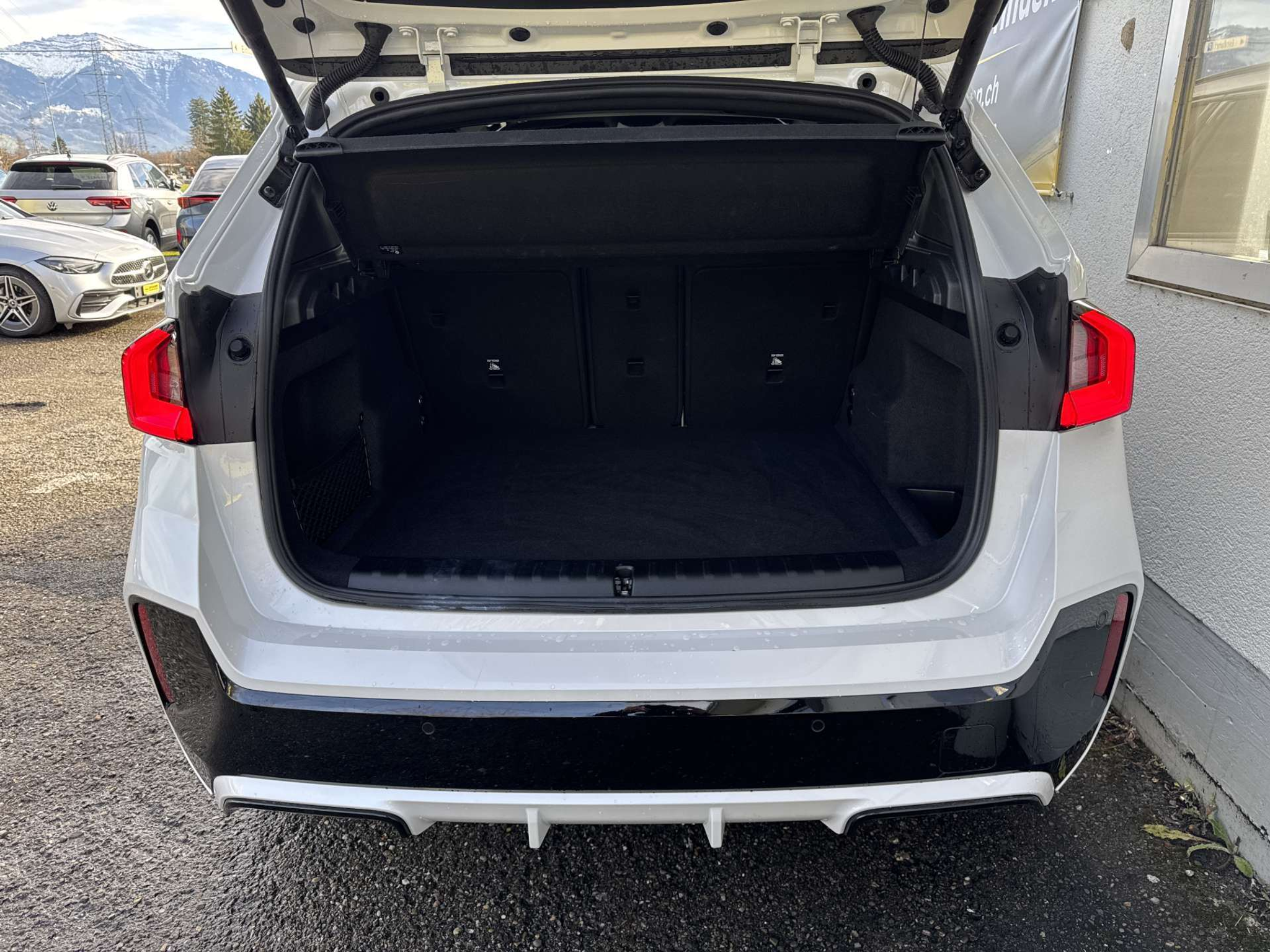 listing desktop thumbnail image 8