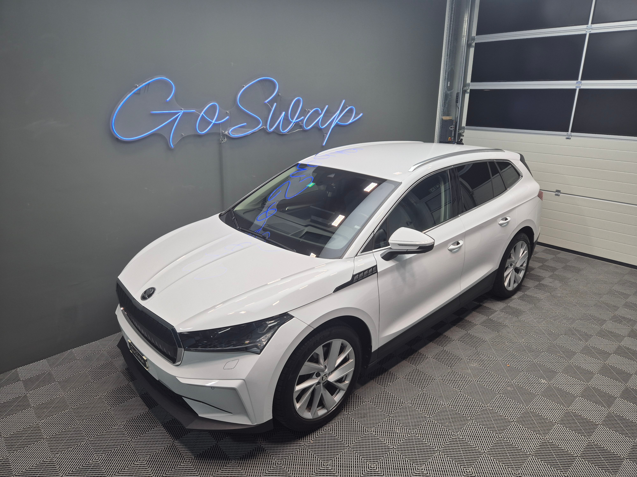 listing desktop thumbnail image 3