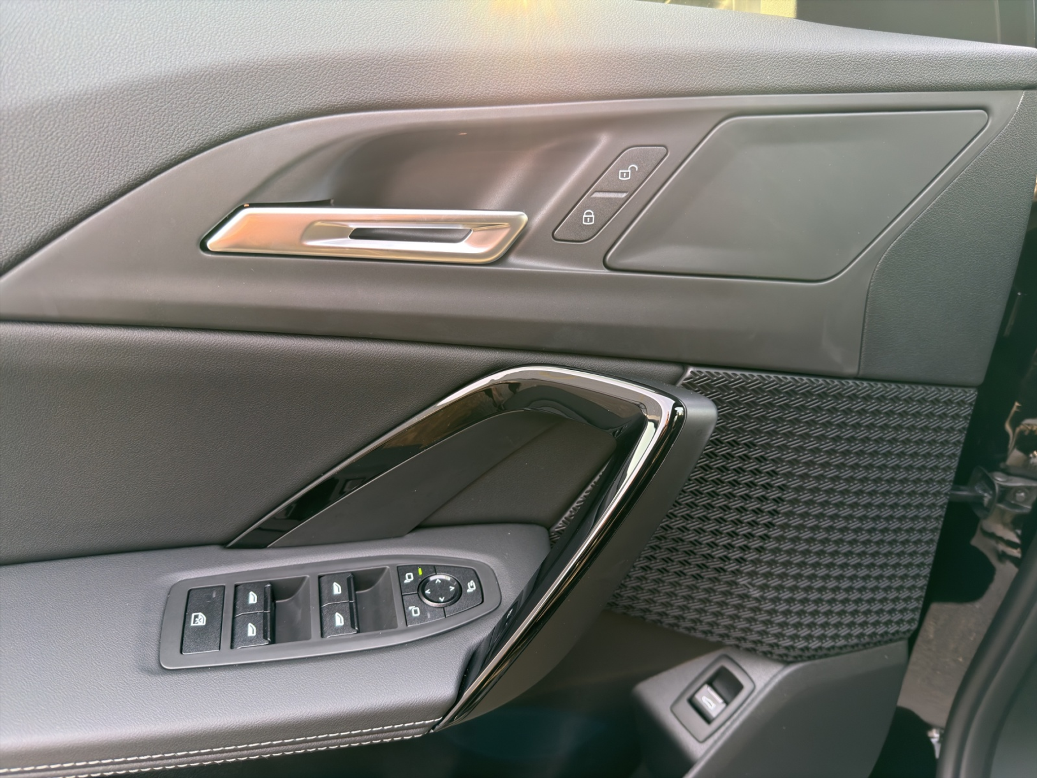 listing desktop thumbnail image 19