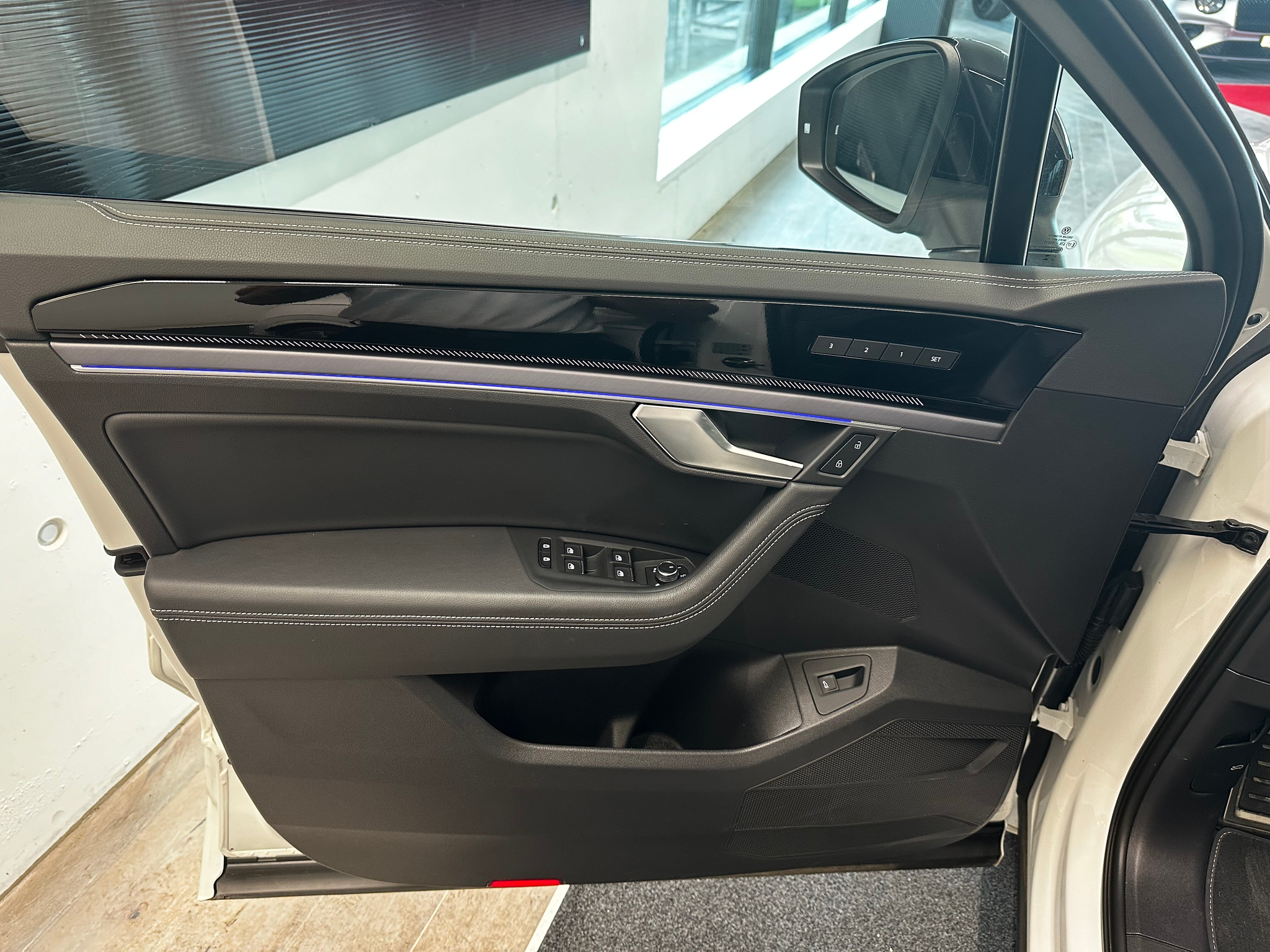 listing desktop thumbnail image 5