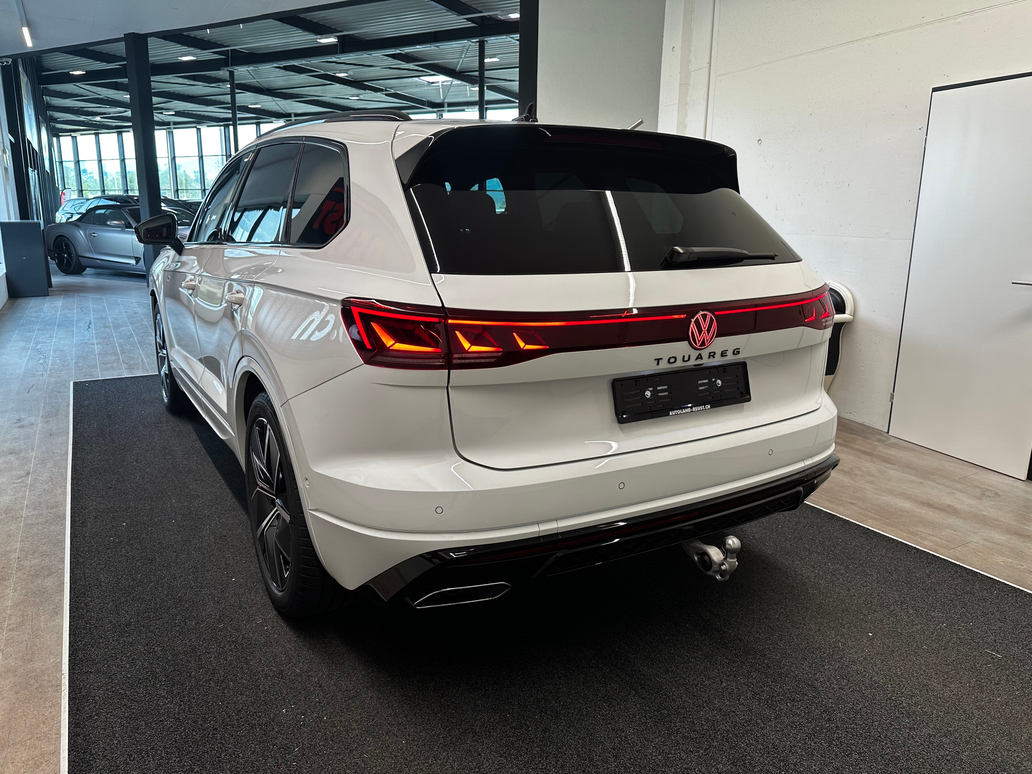 listing desktop thumbnail image 24