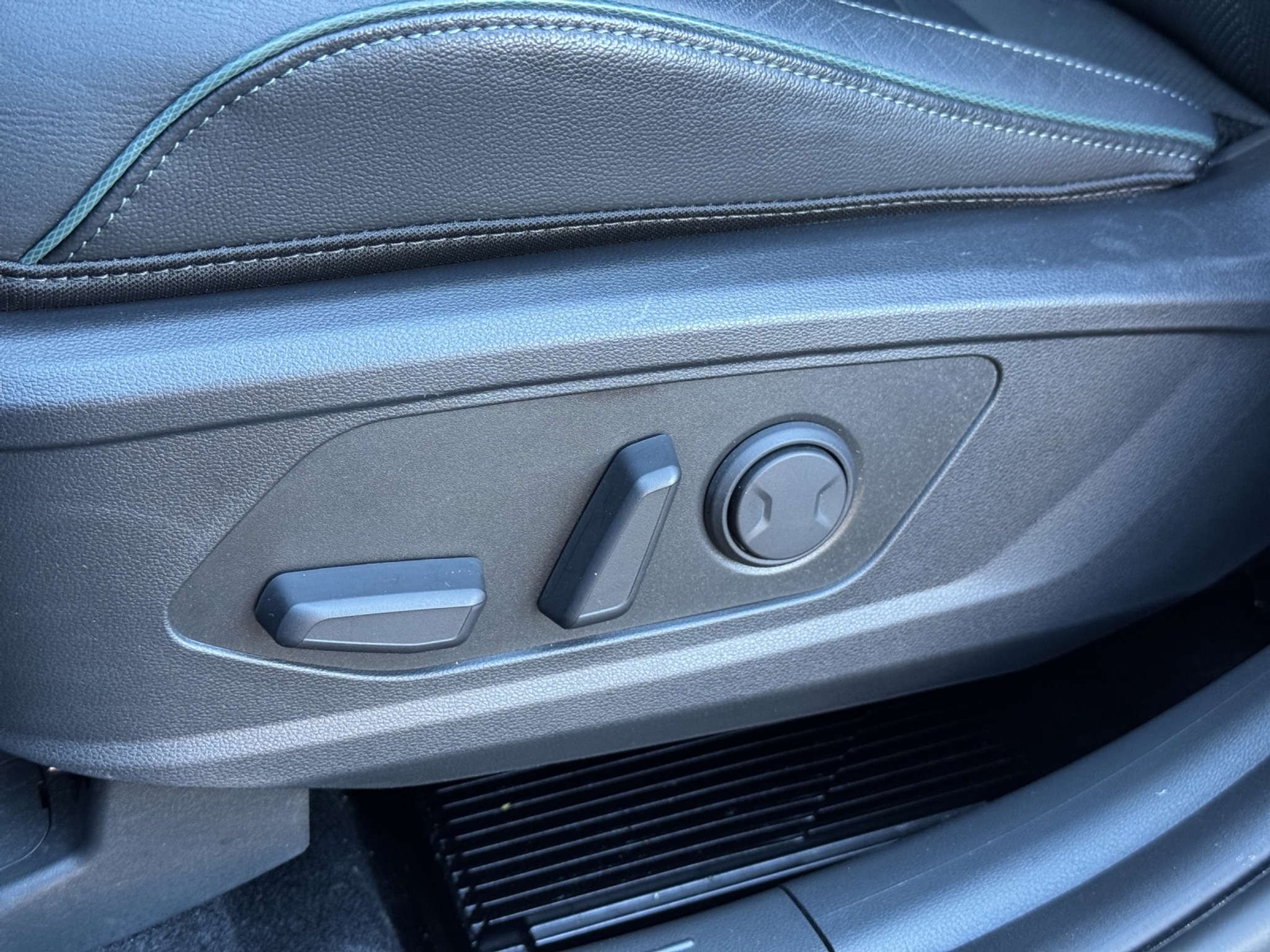 listing desktop thumbnail image 5