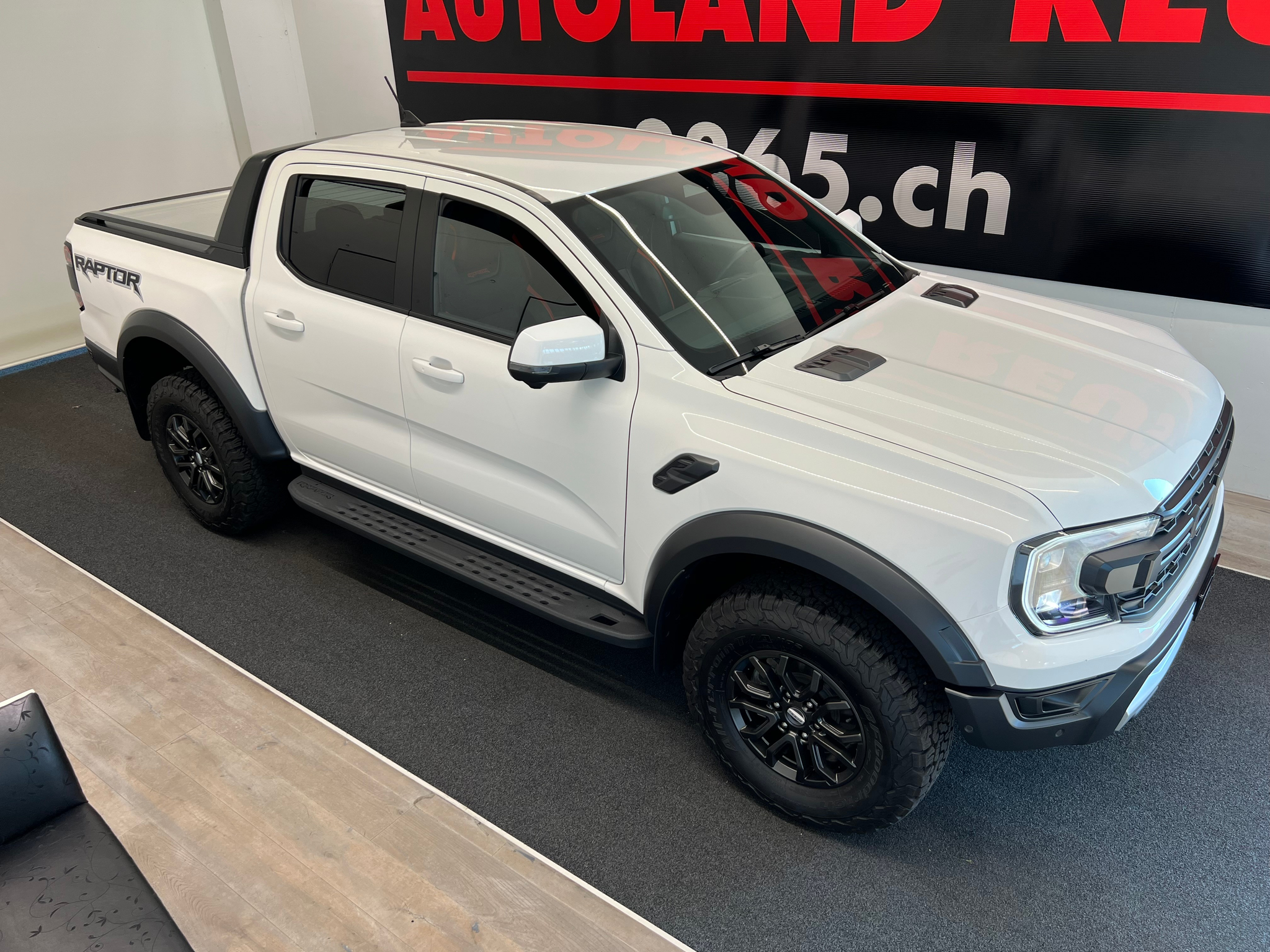 listing desktop thumbnail image 6