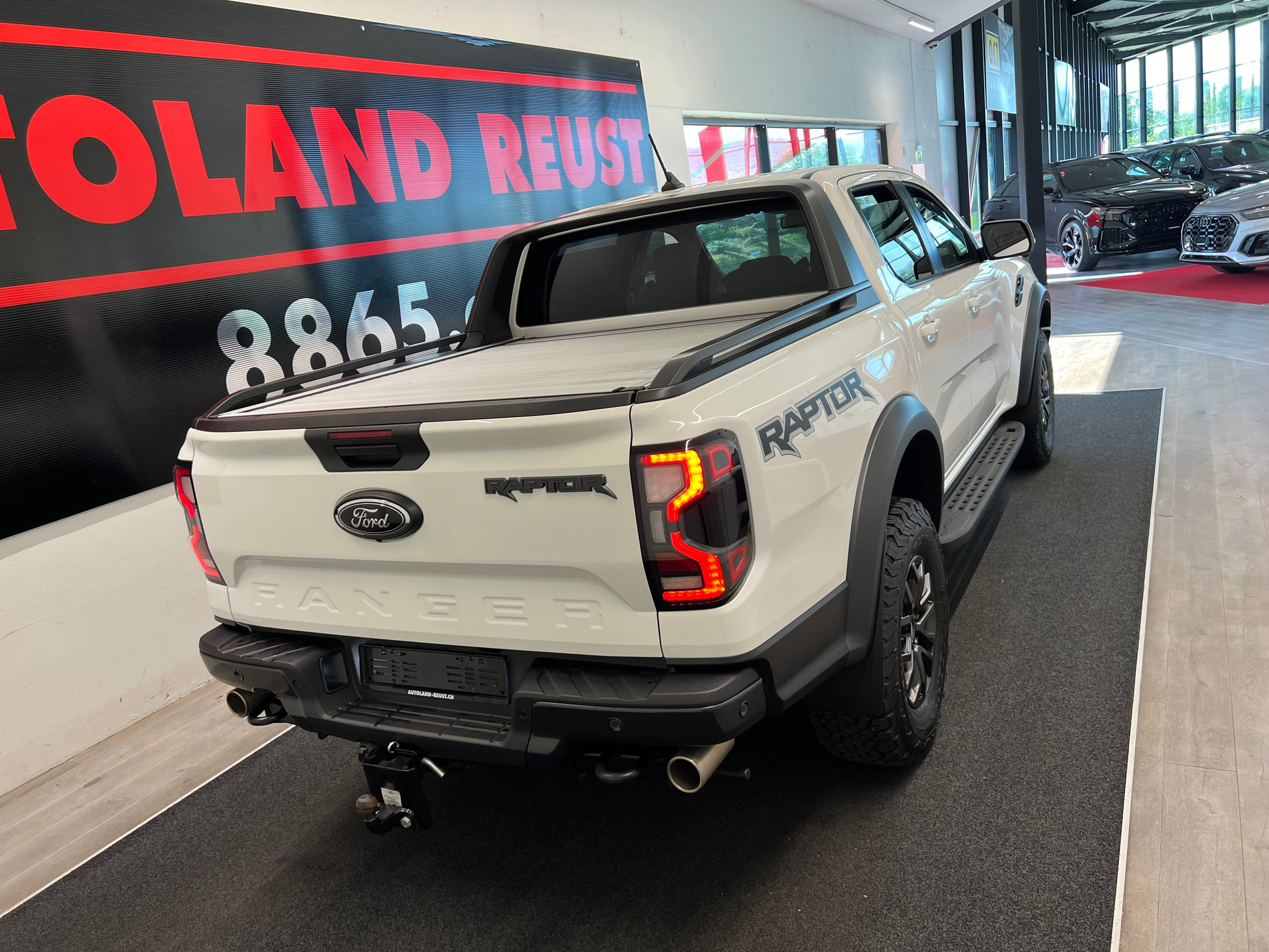 listing desktop thumbnail image 4