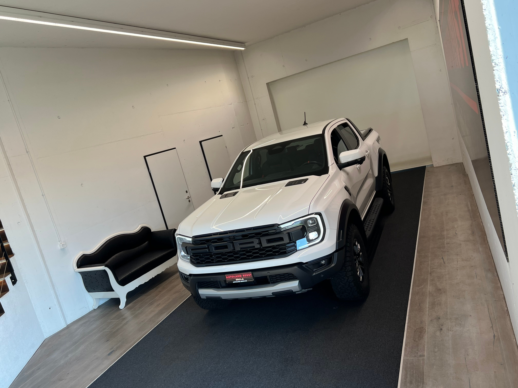 listing desktop thumbnail image 3