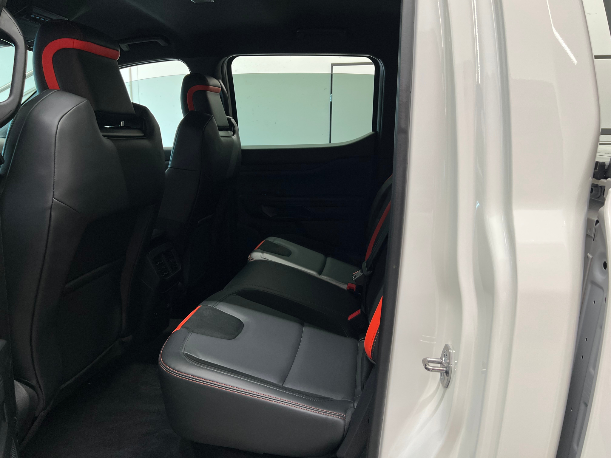 listing desktop thumbnail image 12