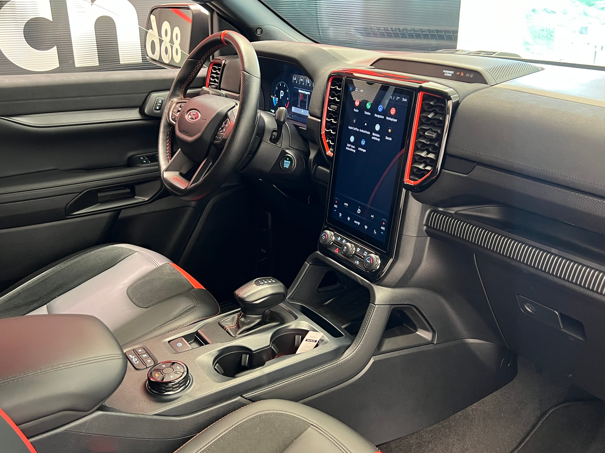 listing desktop thumbnail image 16