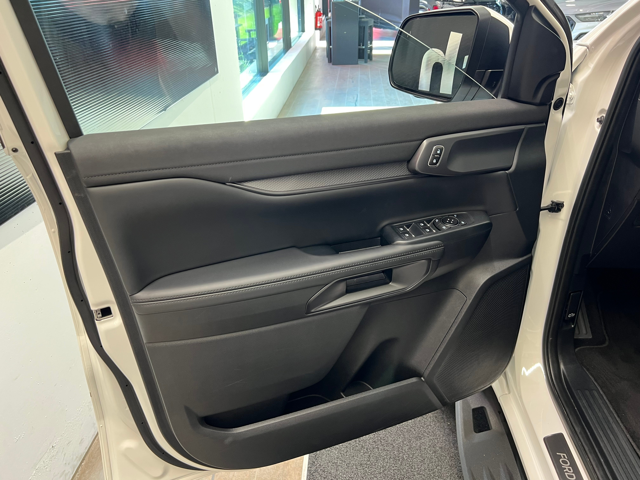 listing desktop thumbnail image 9