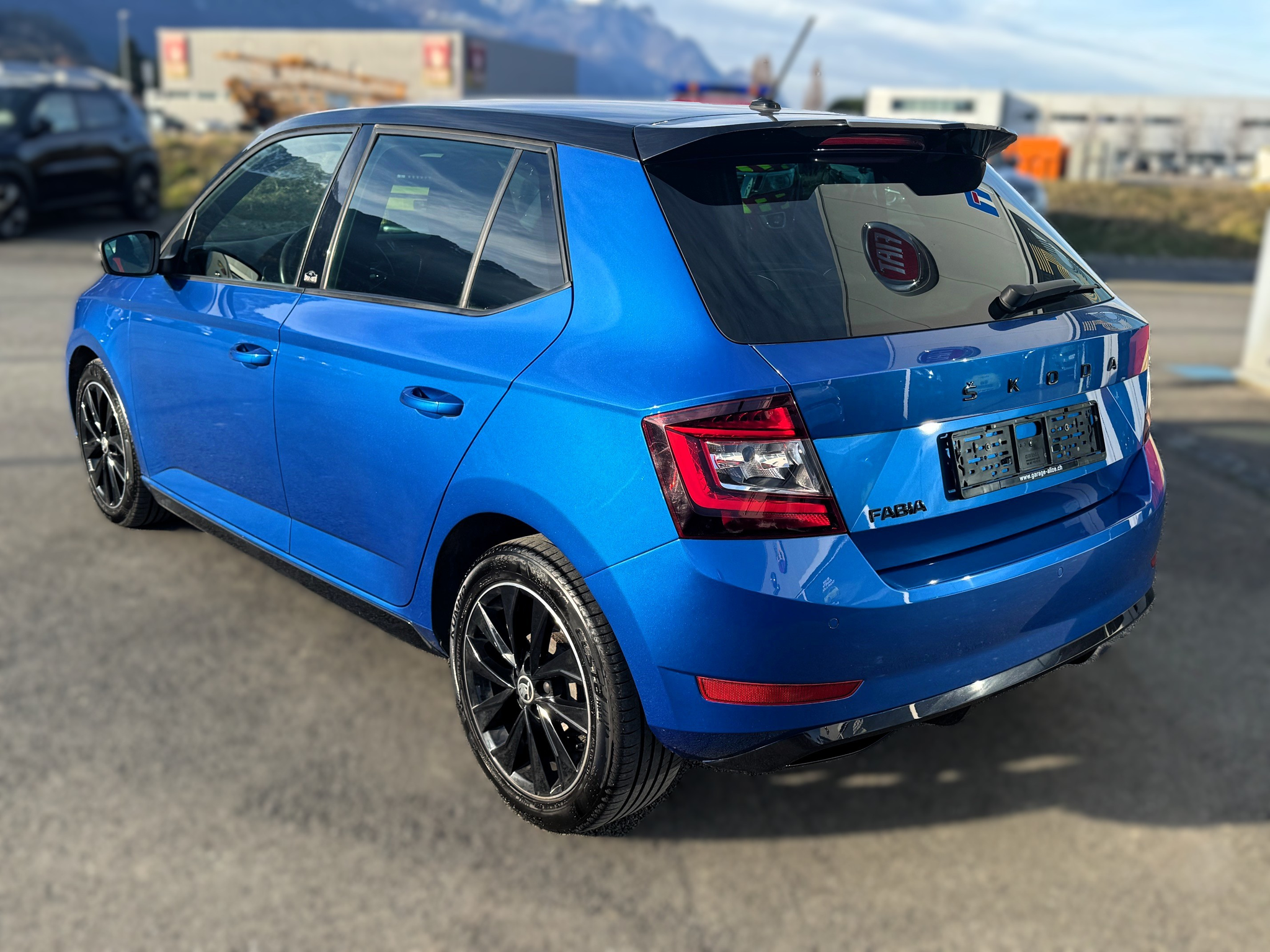 listing desktop thumbnail image 3