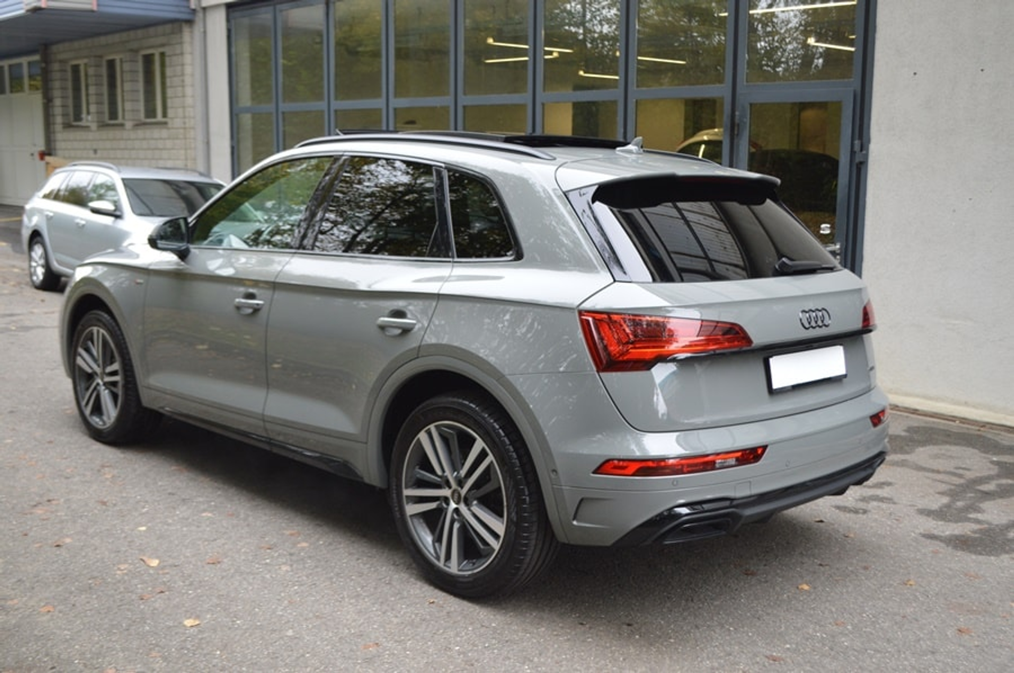 listing desktop thumbnail image 3