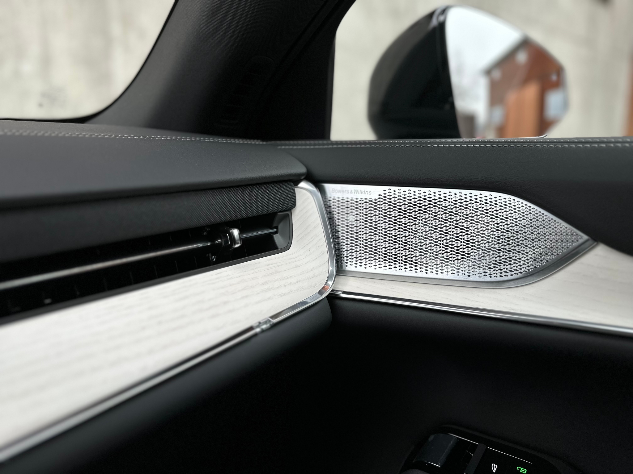 listing desktop thumbnail image 11