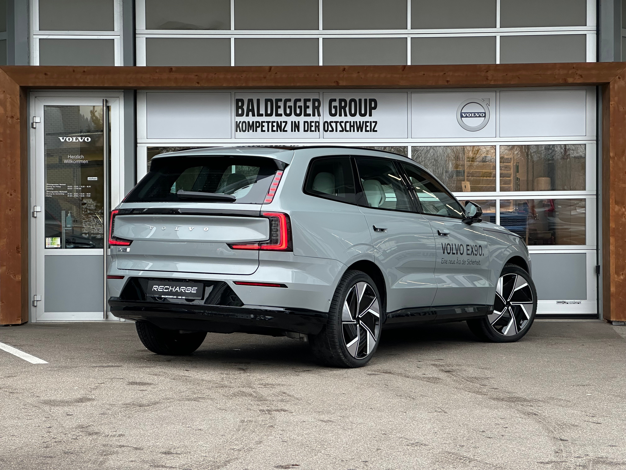 listing desktop thumbnail image 1