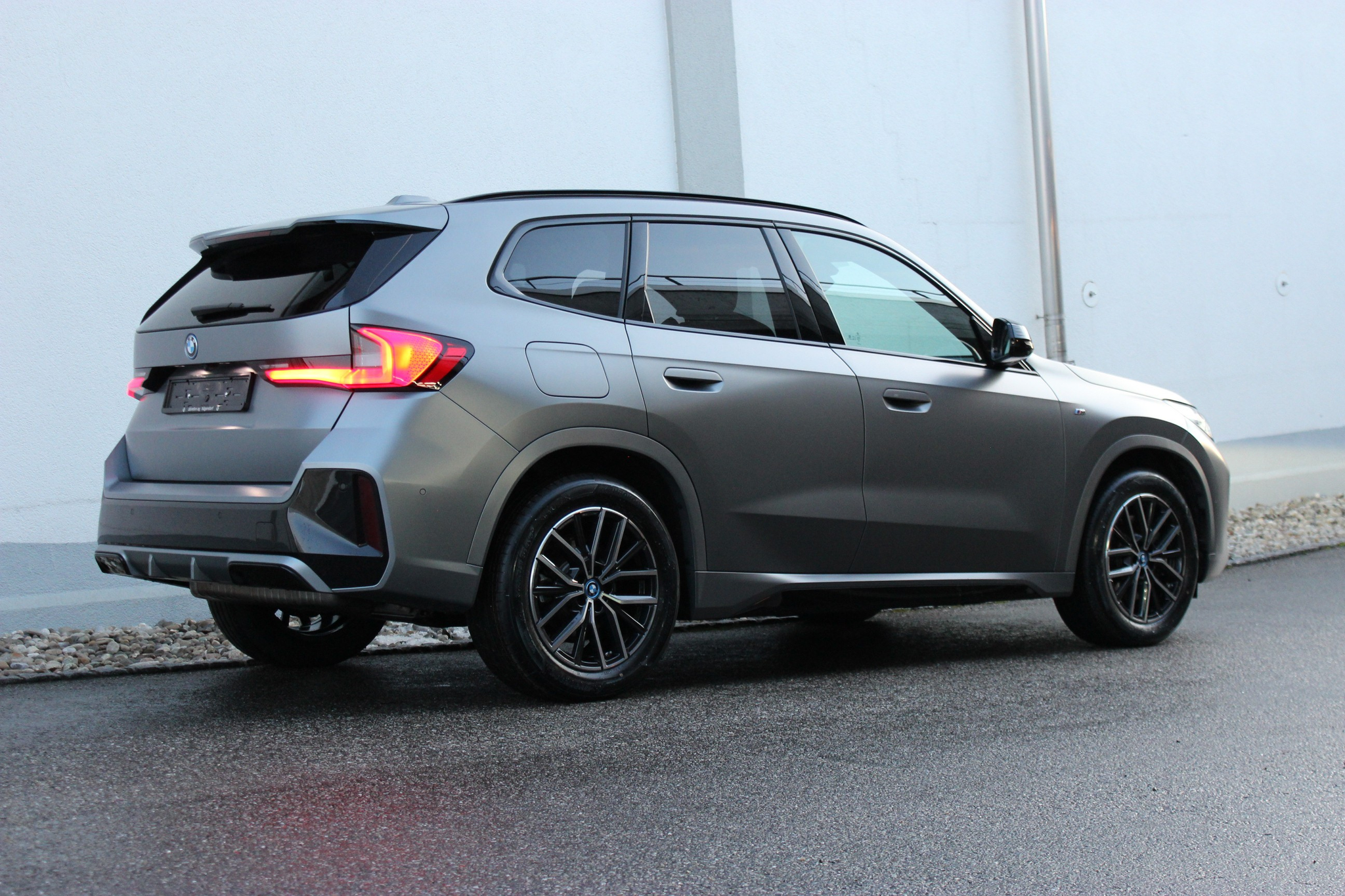 listing desktop thumbnail image 2