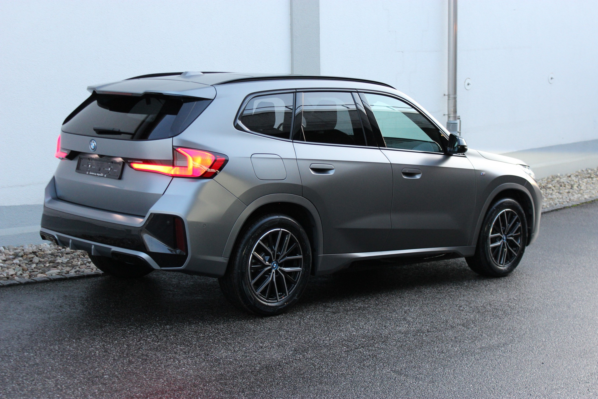 listing desktop thumbnail image 4