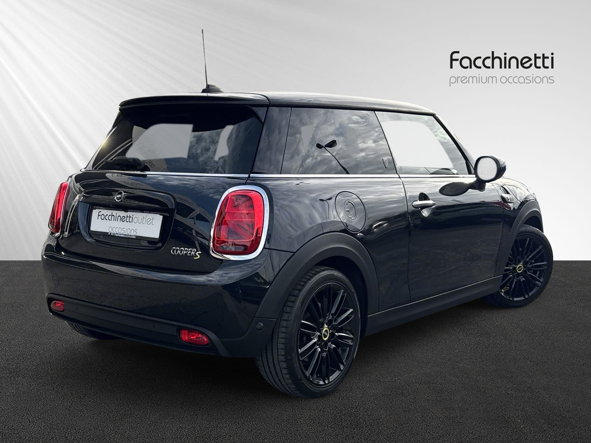 listing desktop thumbnail image 2