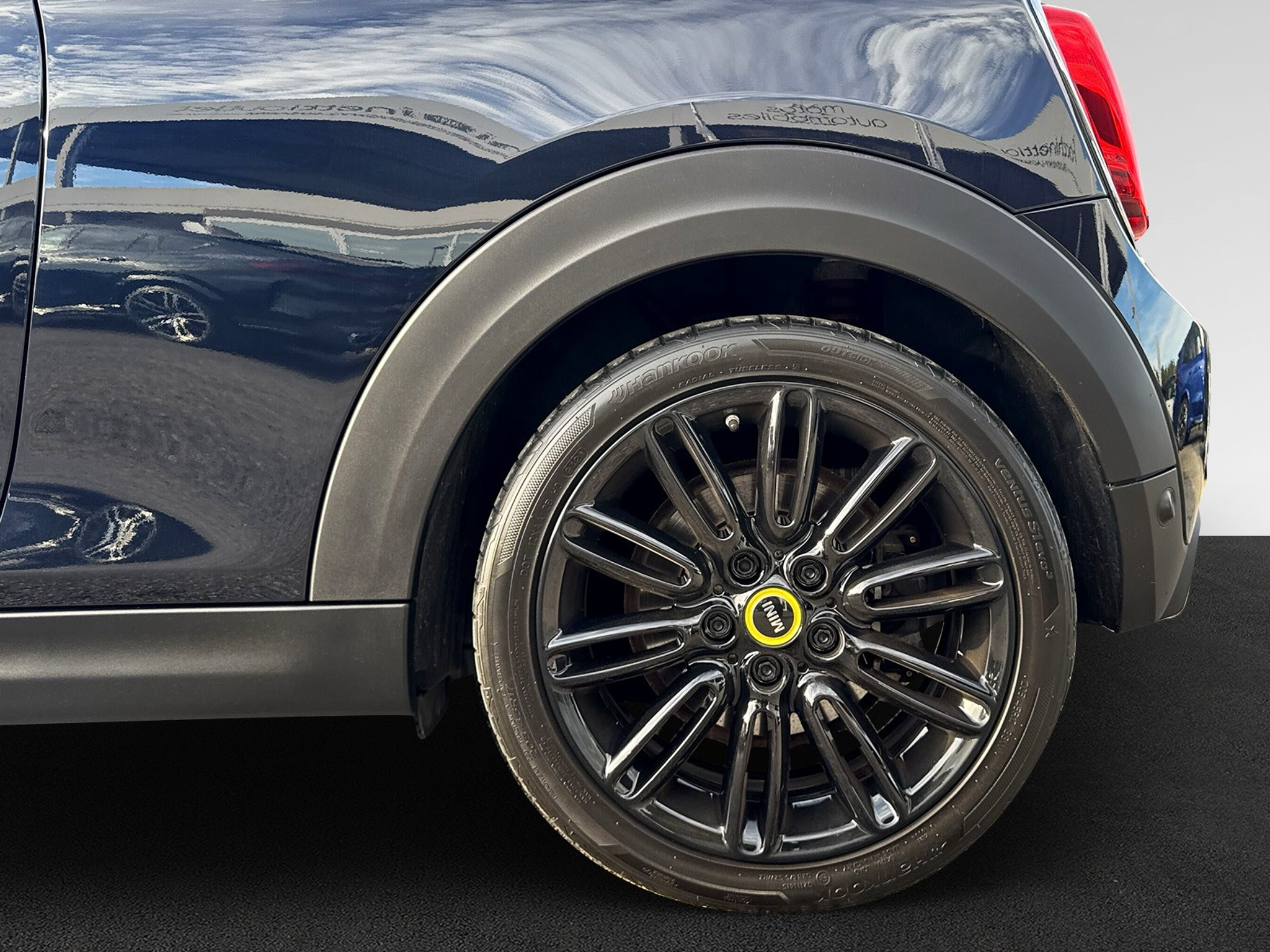 listing desktop thumbnail image 8