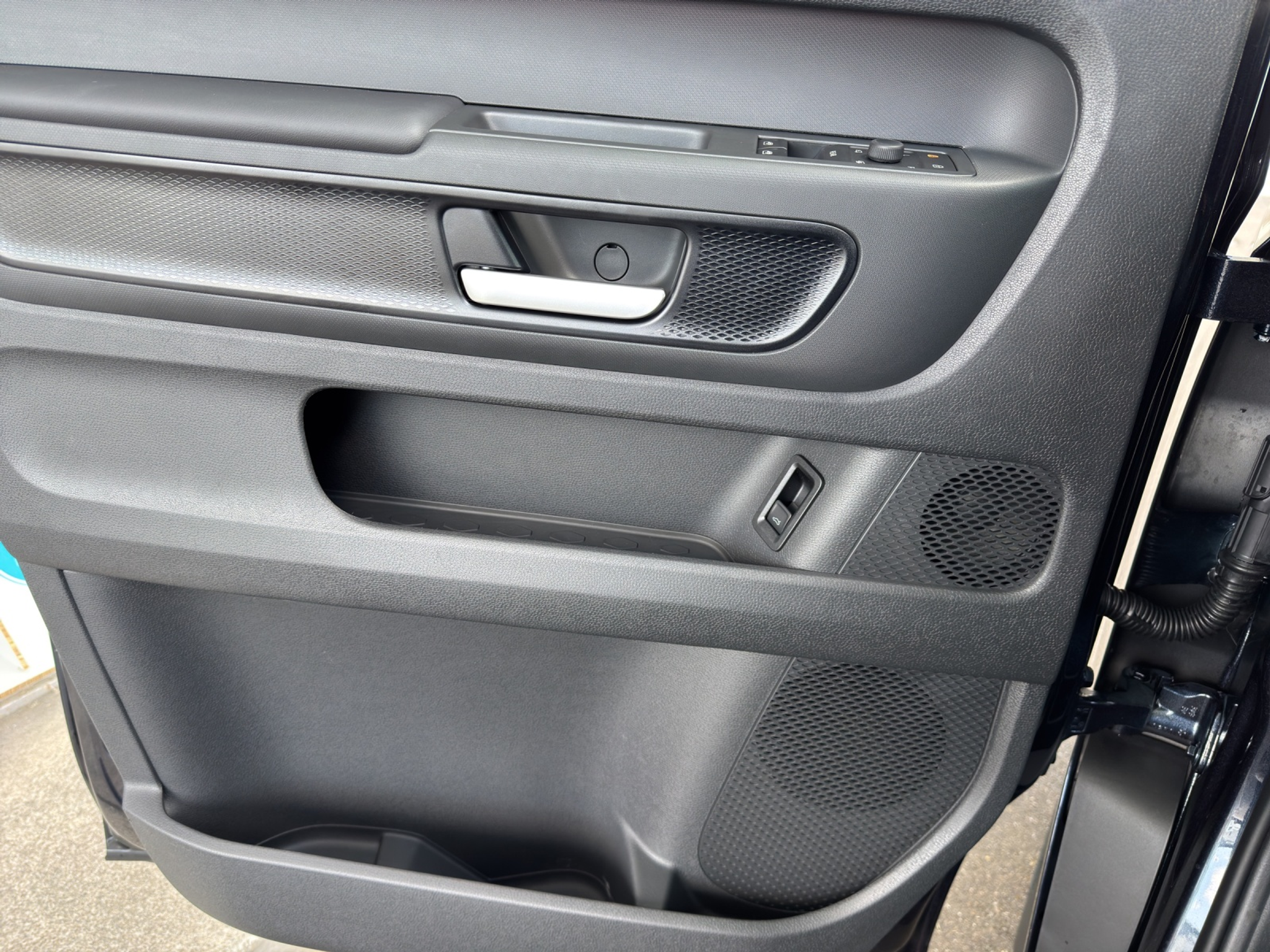 listing desktop thumbnail image 7