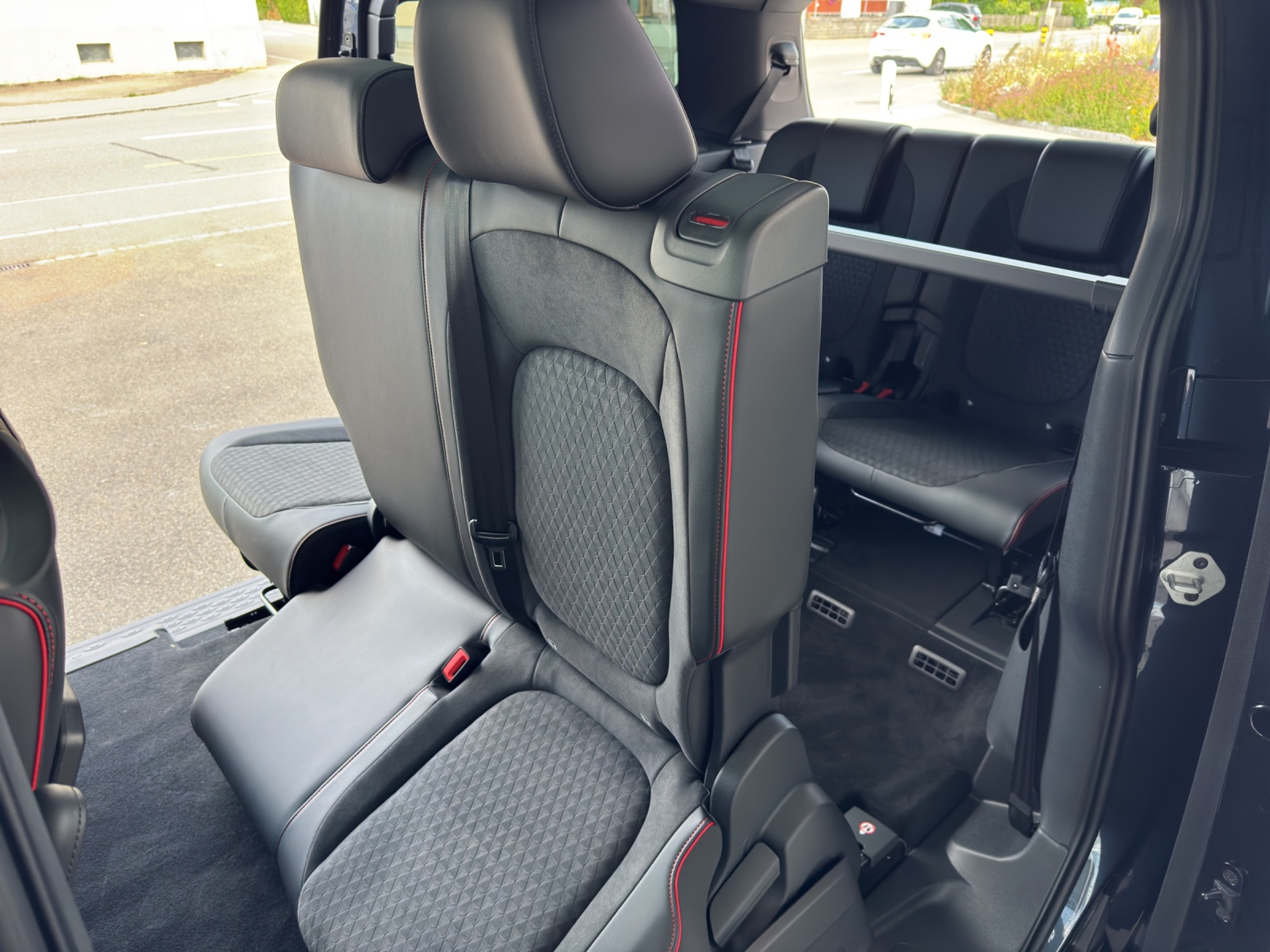 listing desktop thumbnail image 12