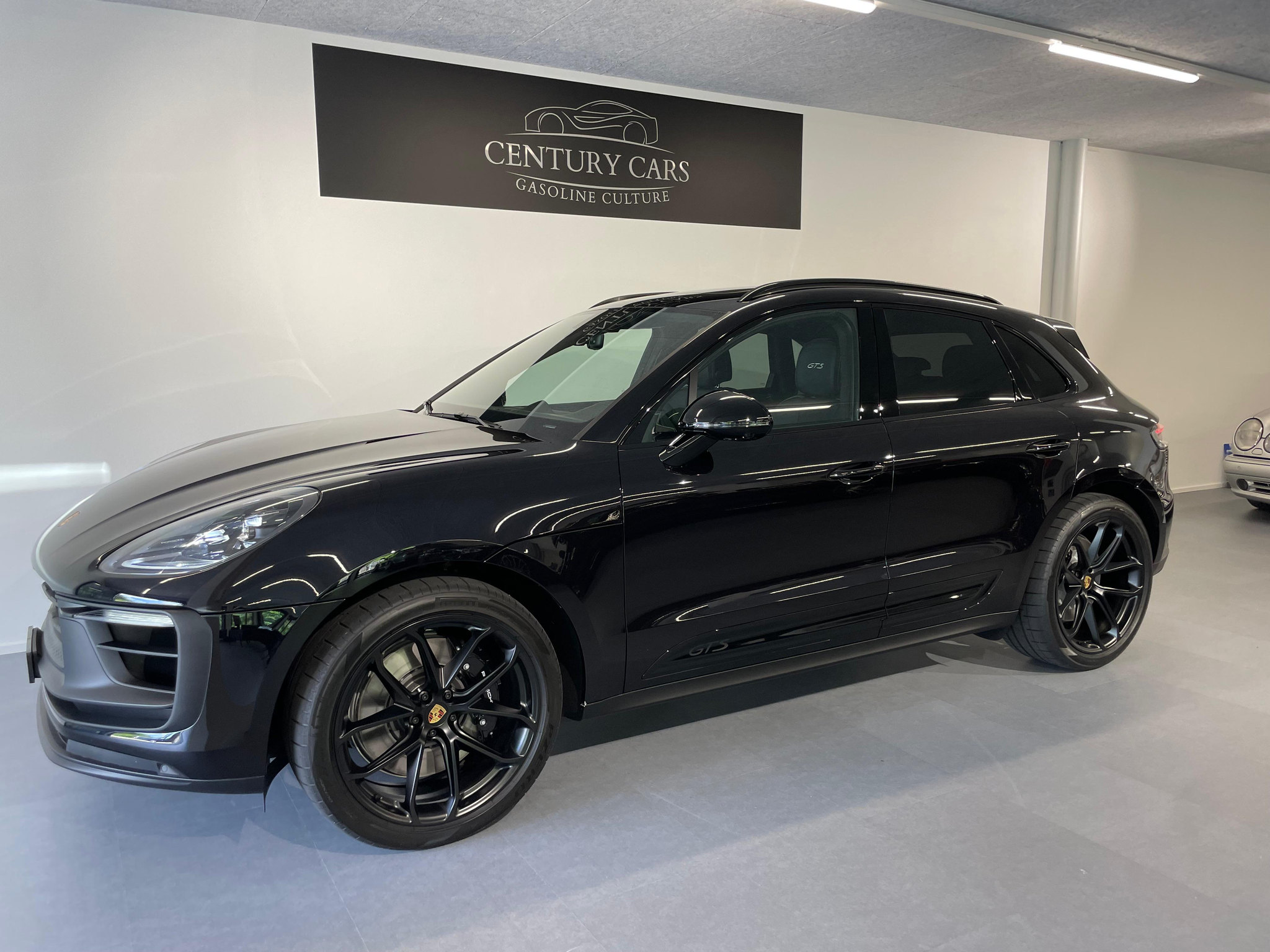 listing desktop thumbnail image 1