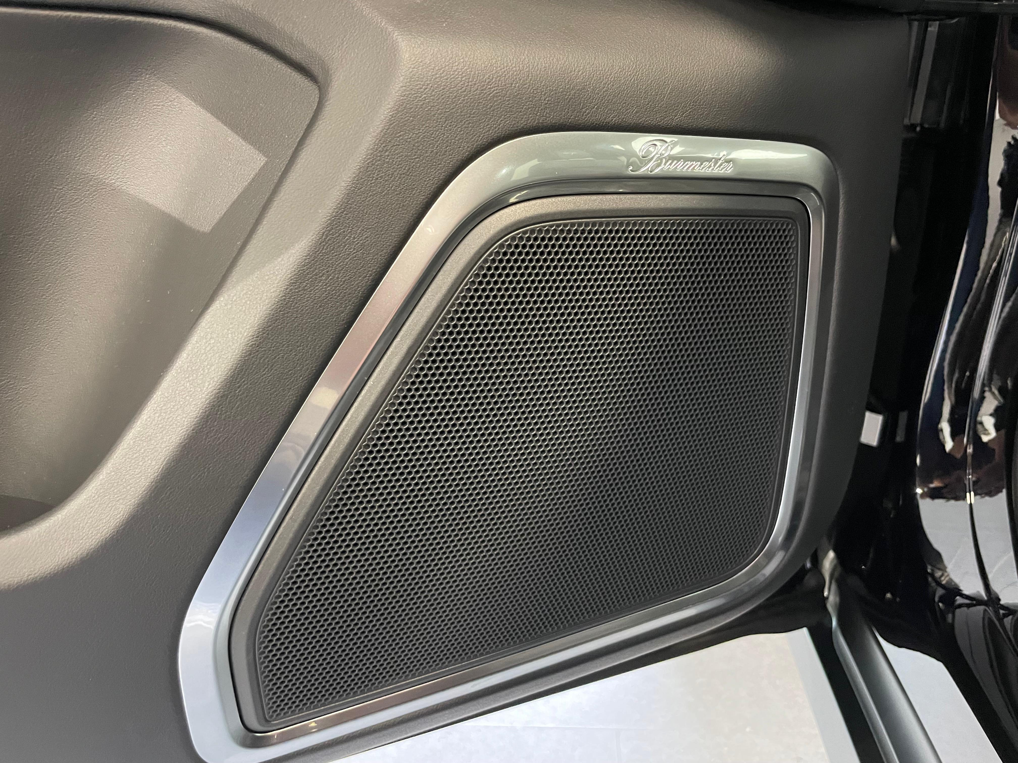 listing desktop thumbnail image 12