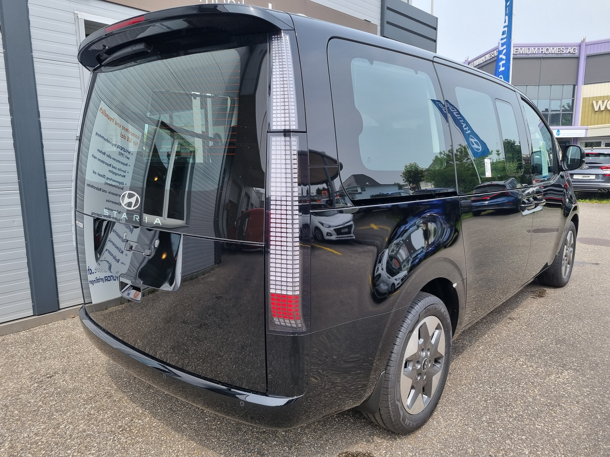 listing desktop thumbnail image 4