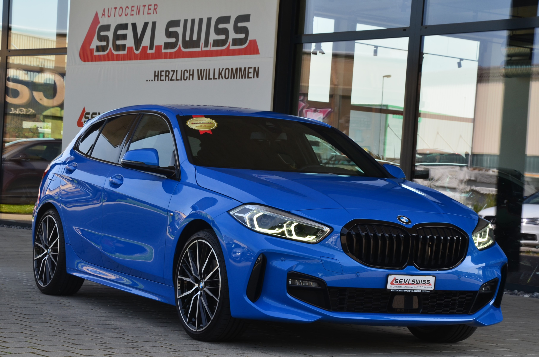 listing desktop thumbnail image 1