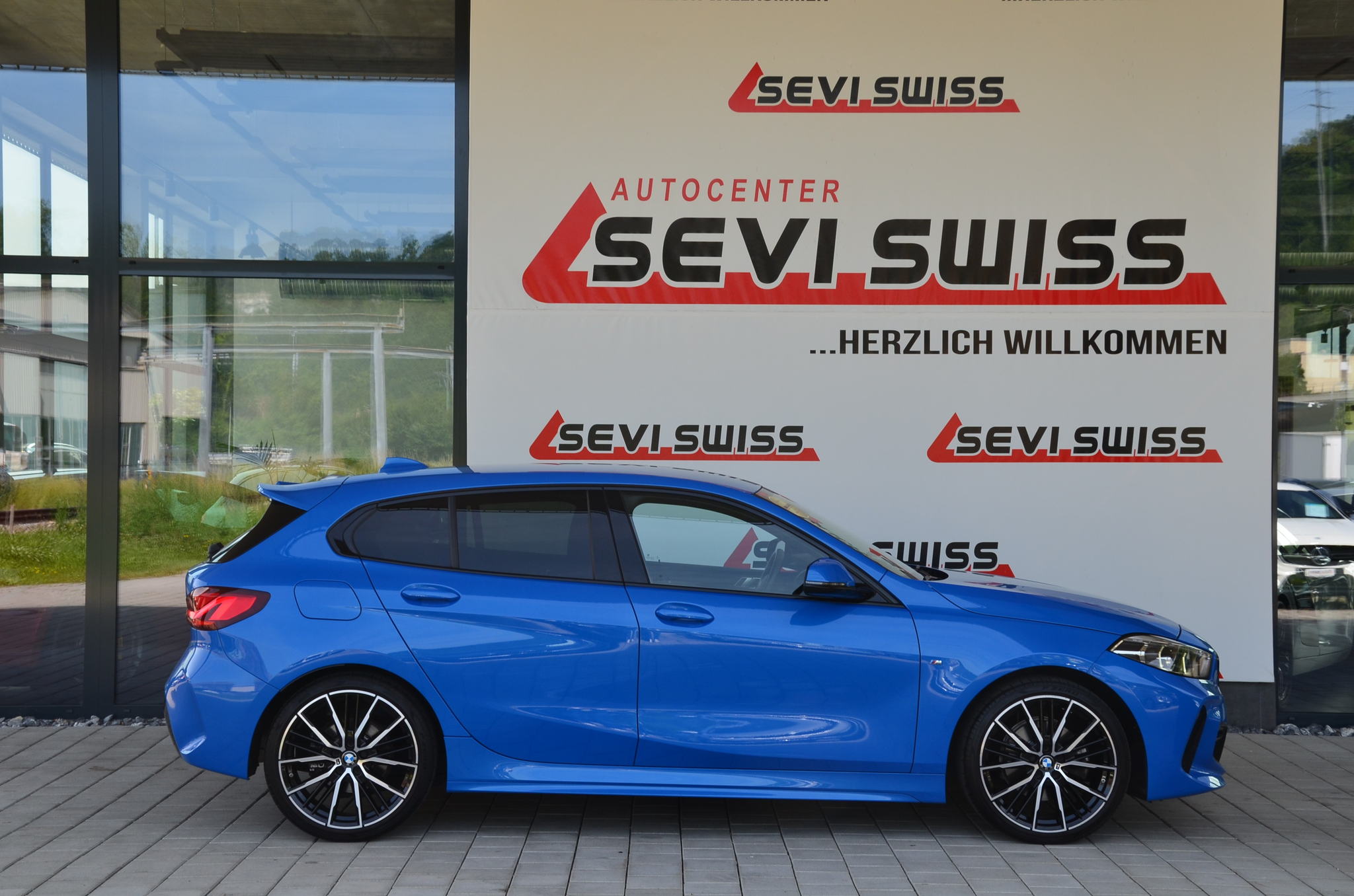 listing desktop thumbnail image 2