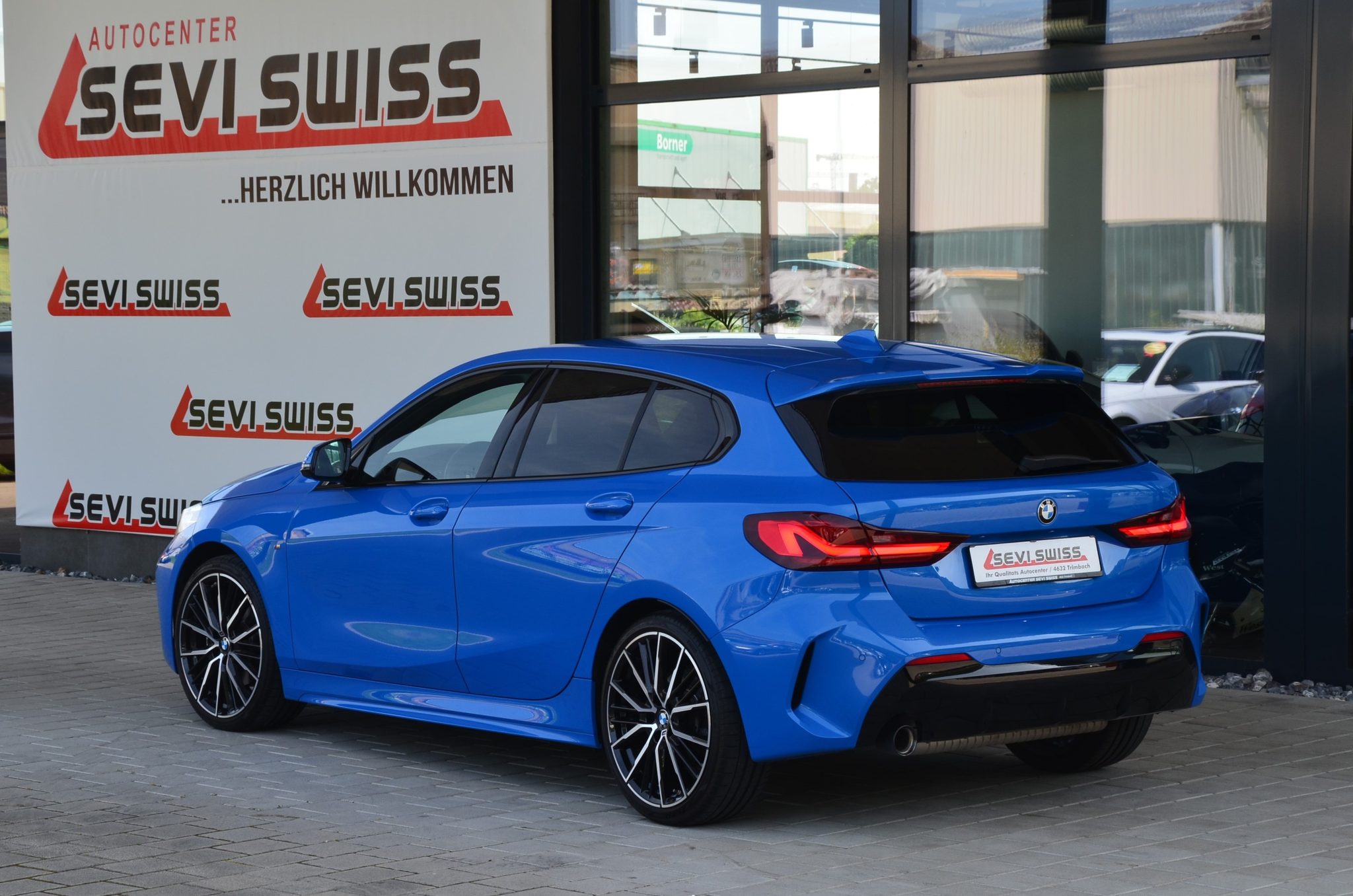 listing desktop thumbnail image 5