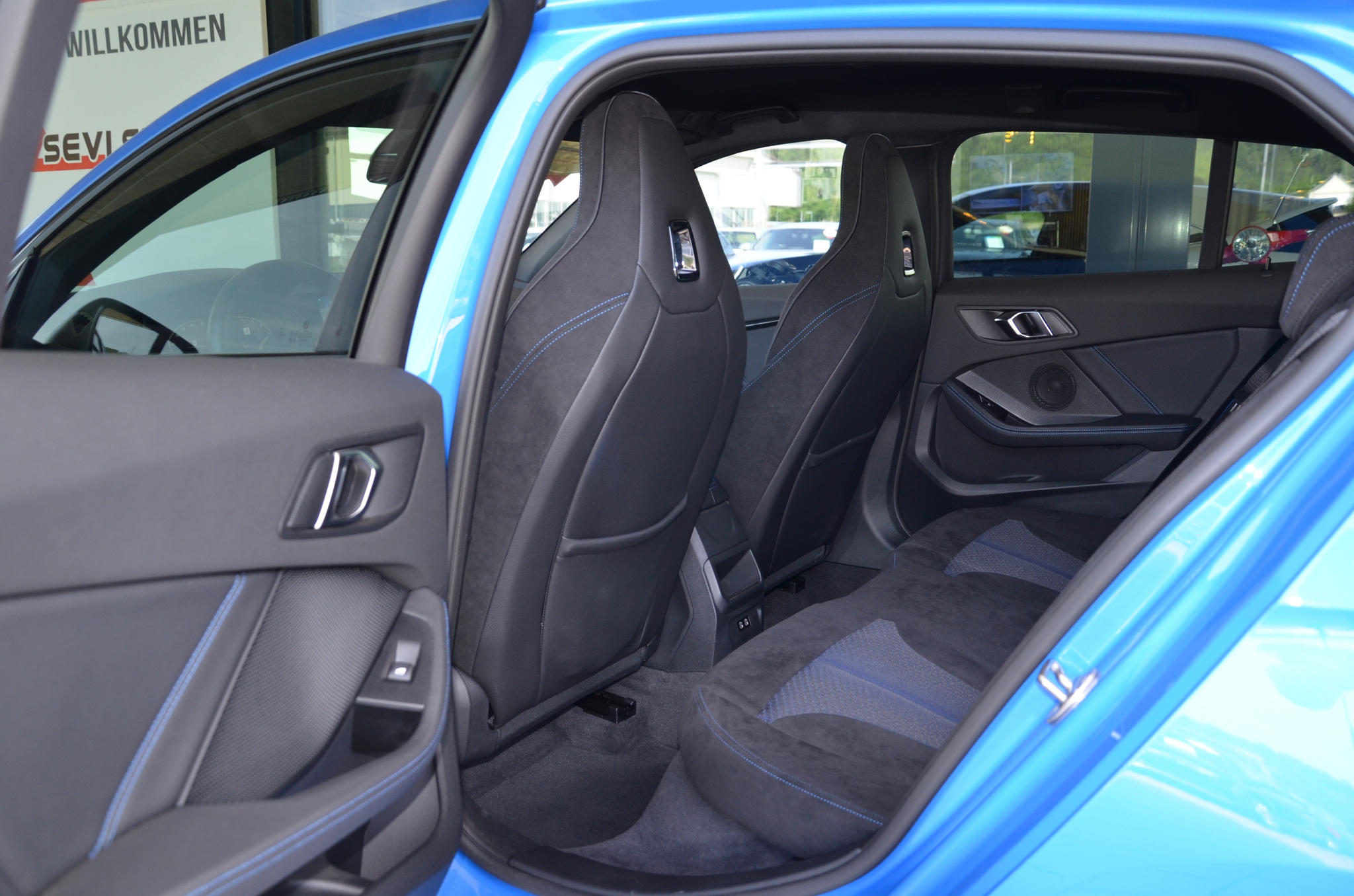 listing desktop thumbnail image 11