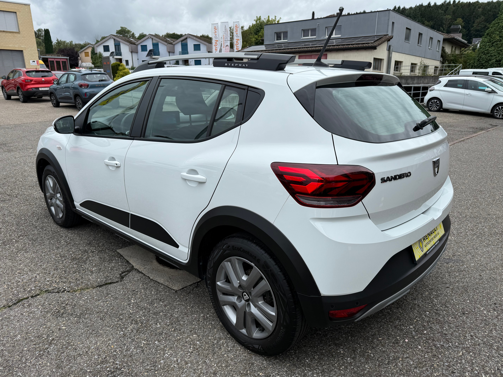 listing desktop thumbnail image 3