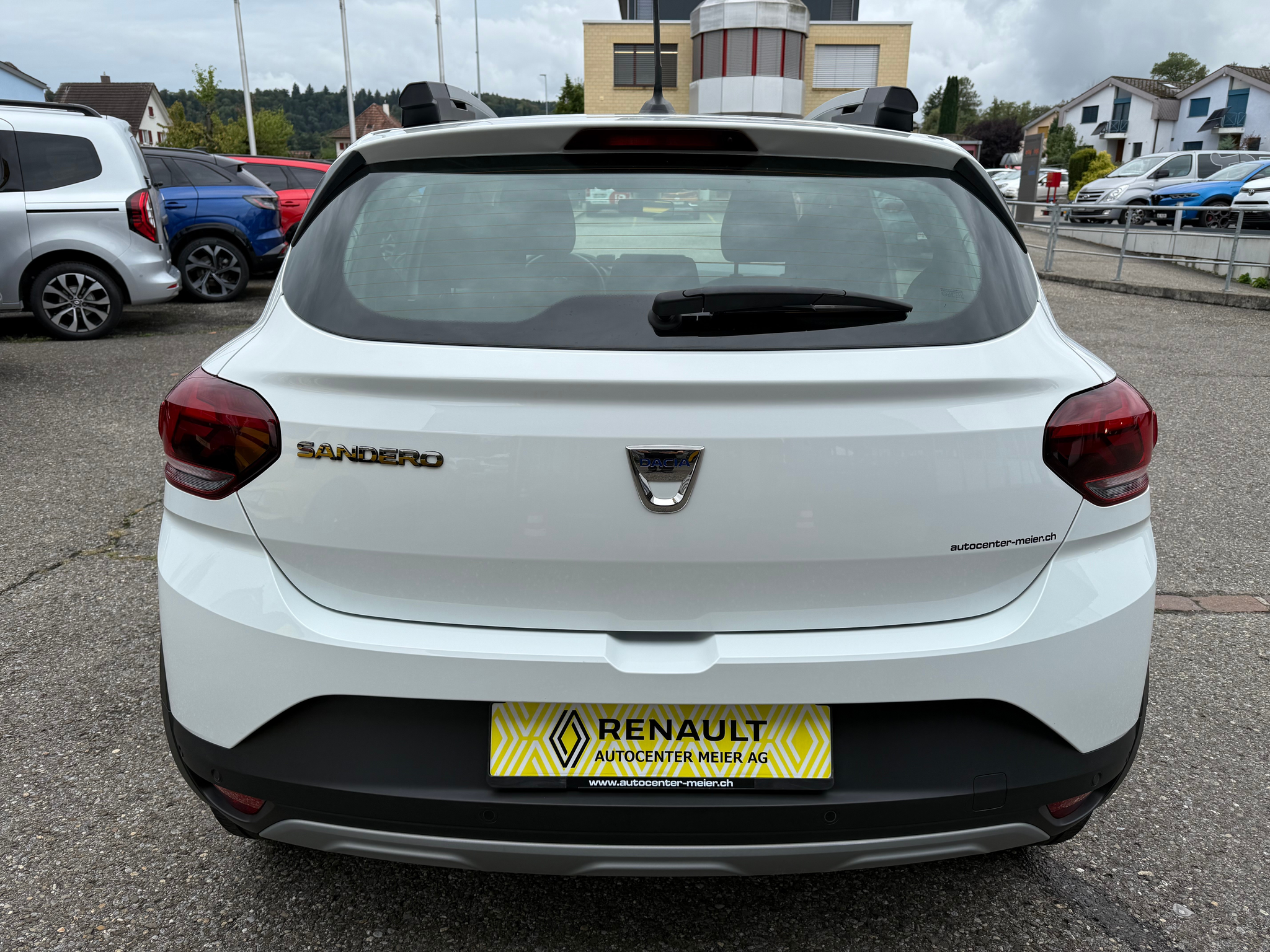 listing desktop thumbnail image 4