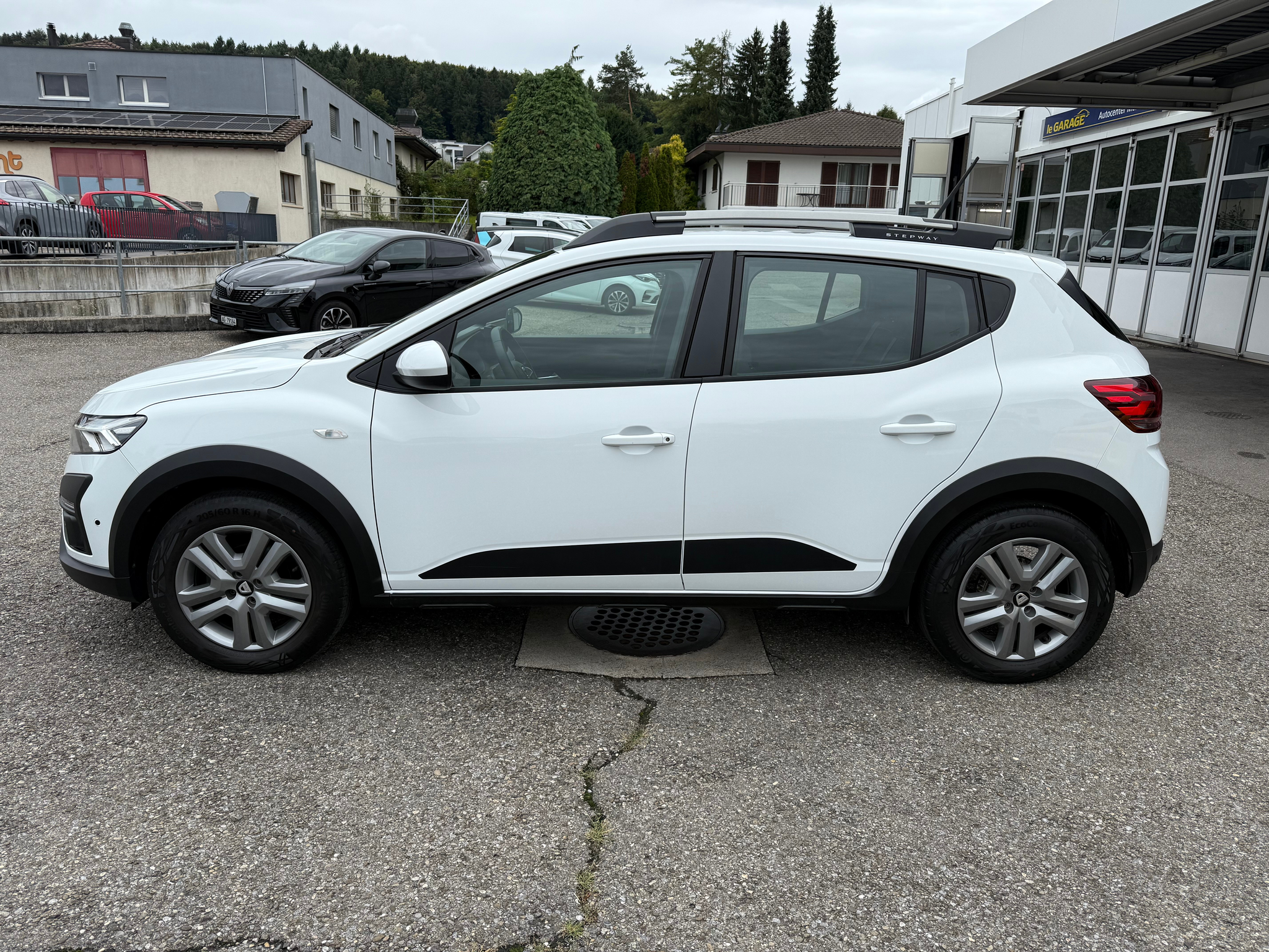 listing desktop thumbnail image 2