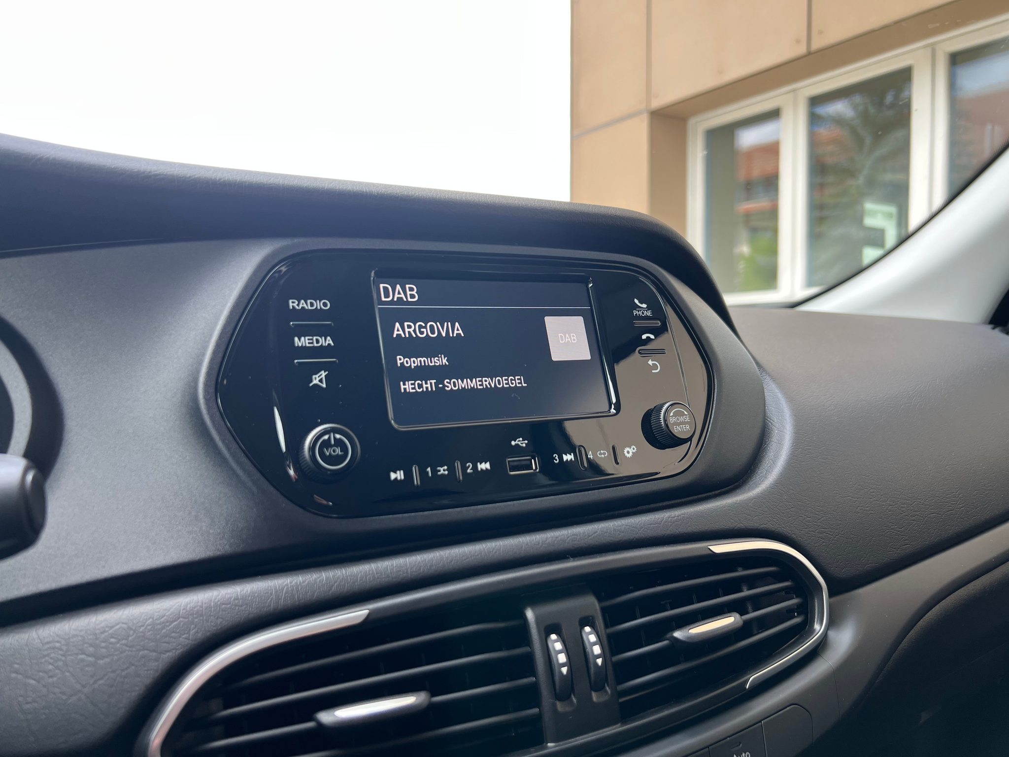 listing desktop thumbnail image 17