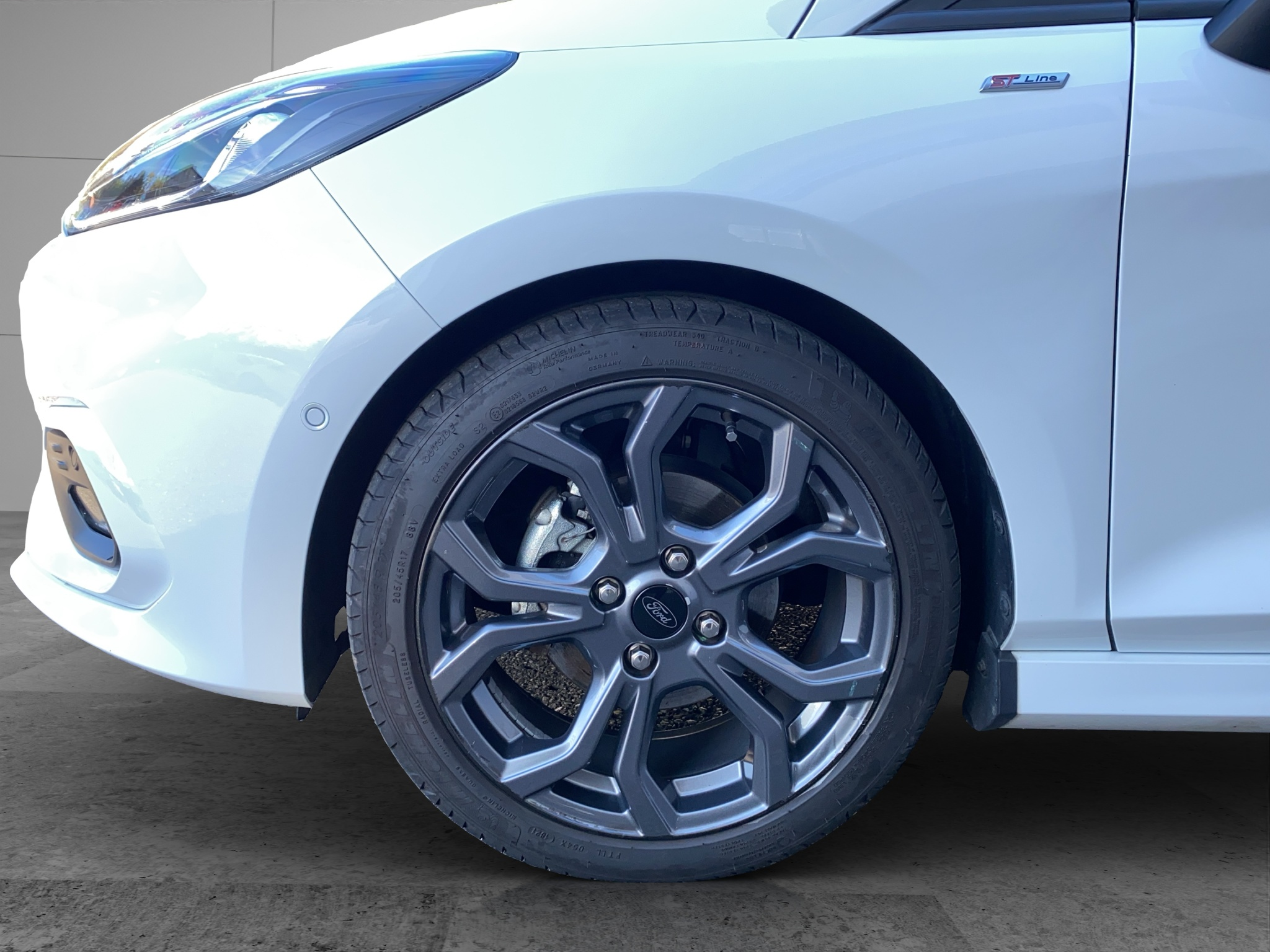 listing desktop thumbnail image 3