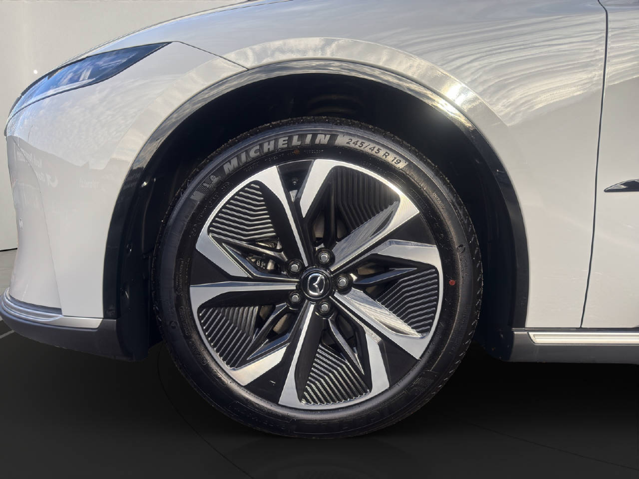 listing desktop thumbnail image 3