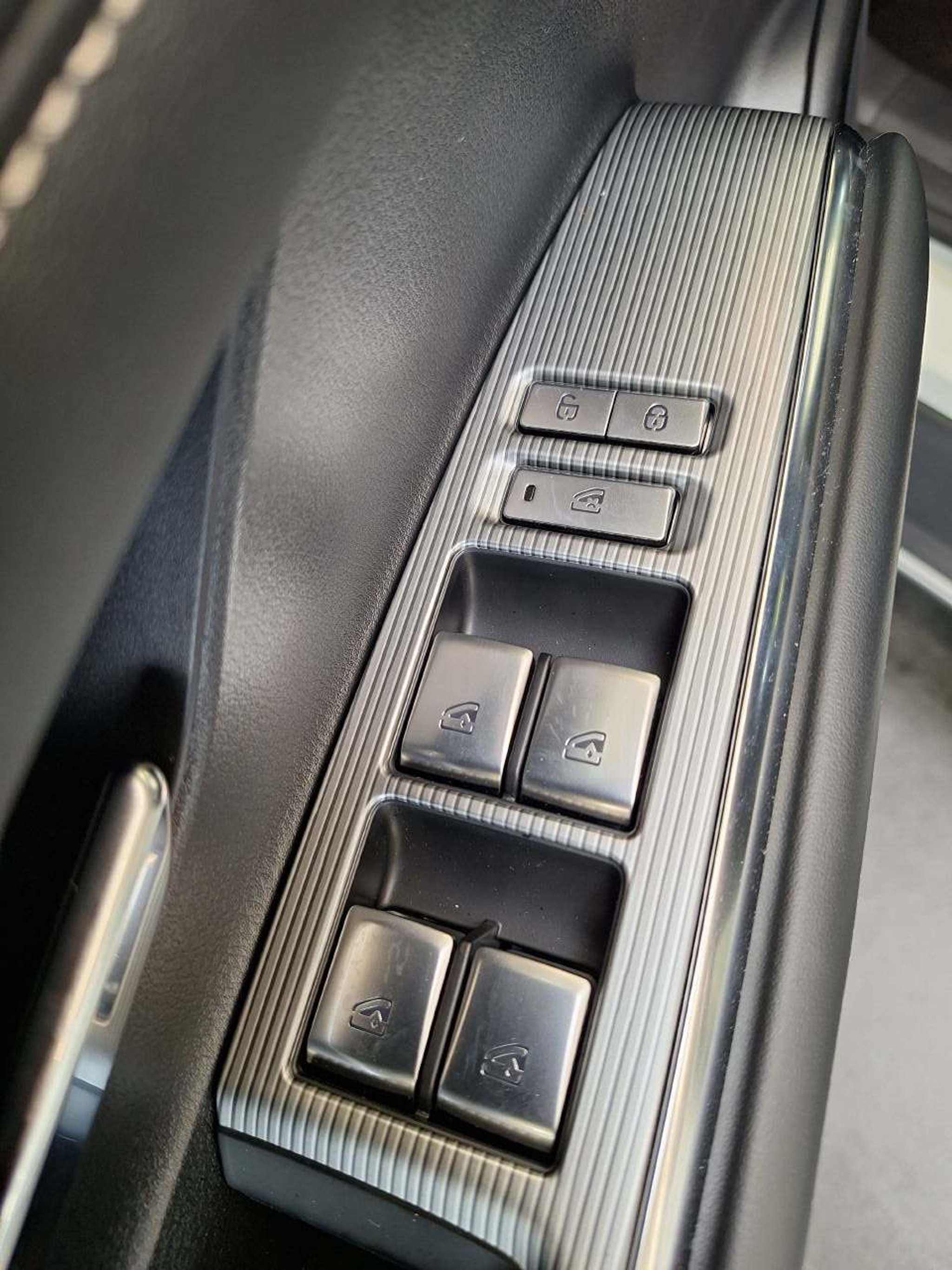 listing desktop thumbnail image 14