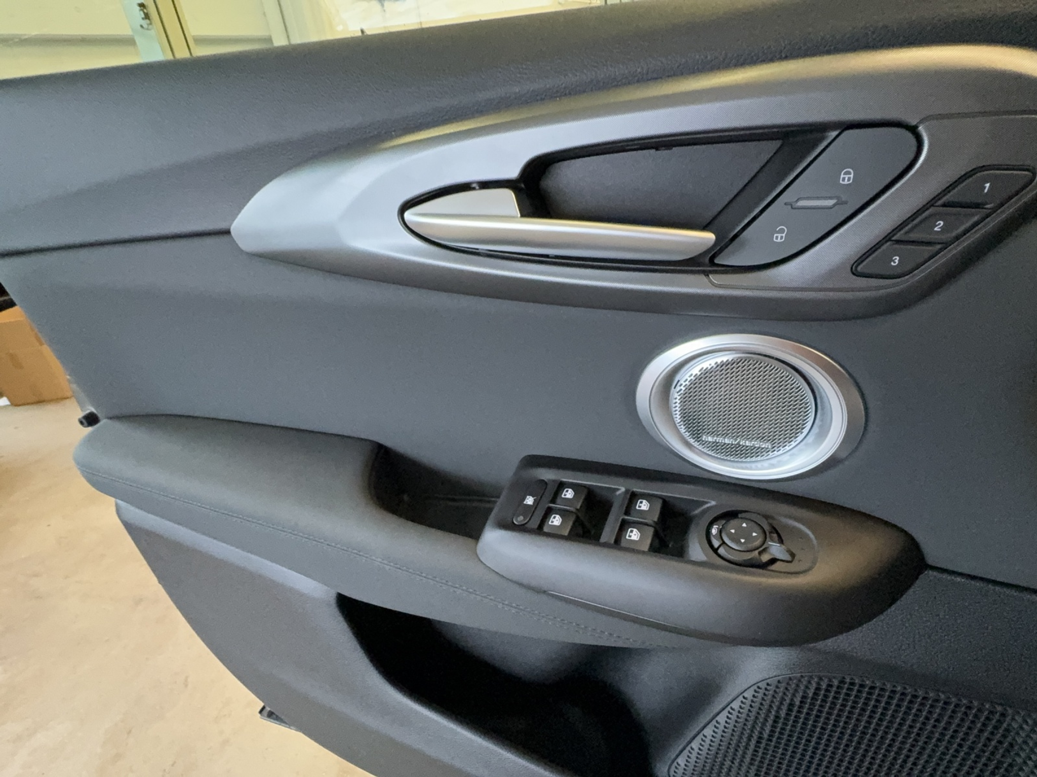 listing desktop thumbnail image 11