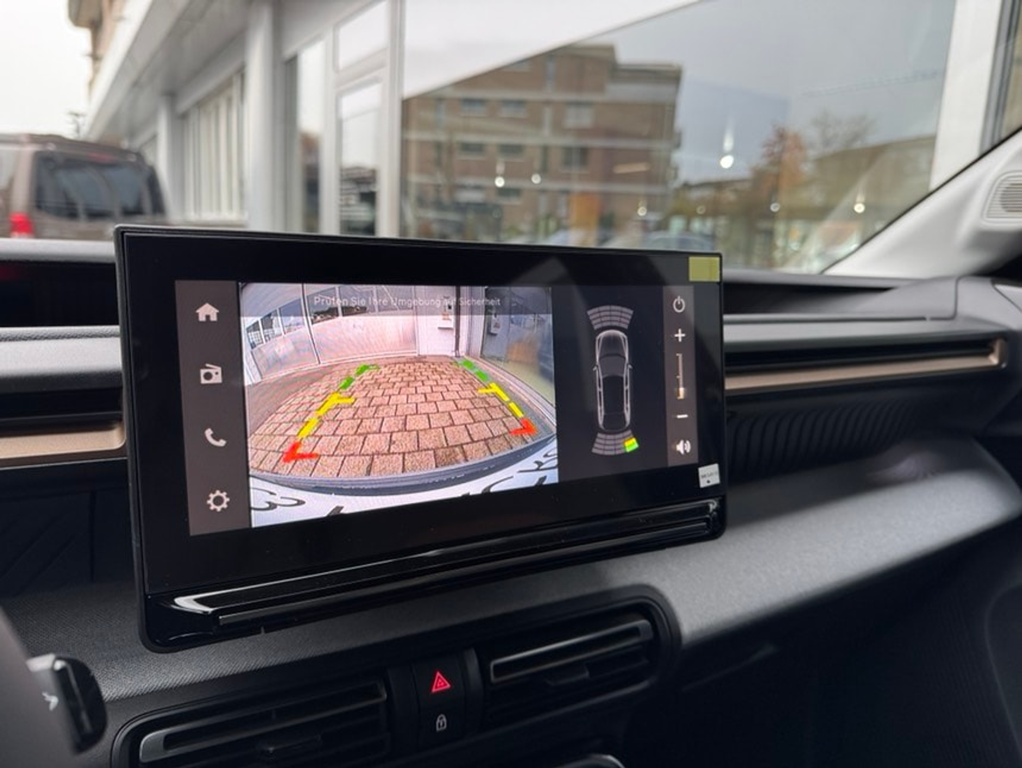 listing desktop thumbnail image 15