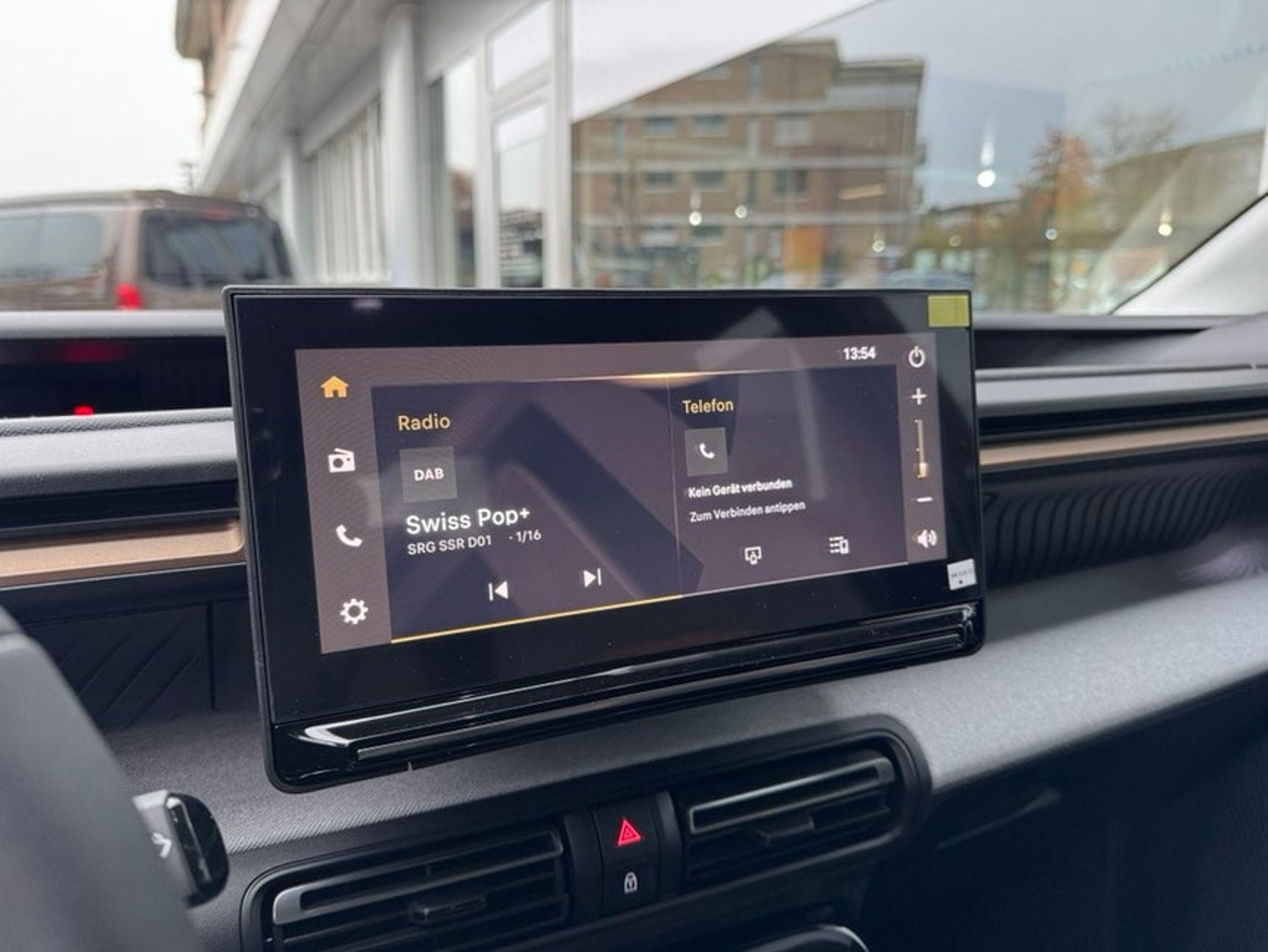 listing desktop thumbnail image 11