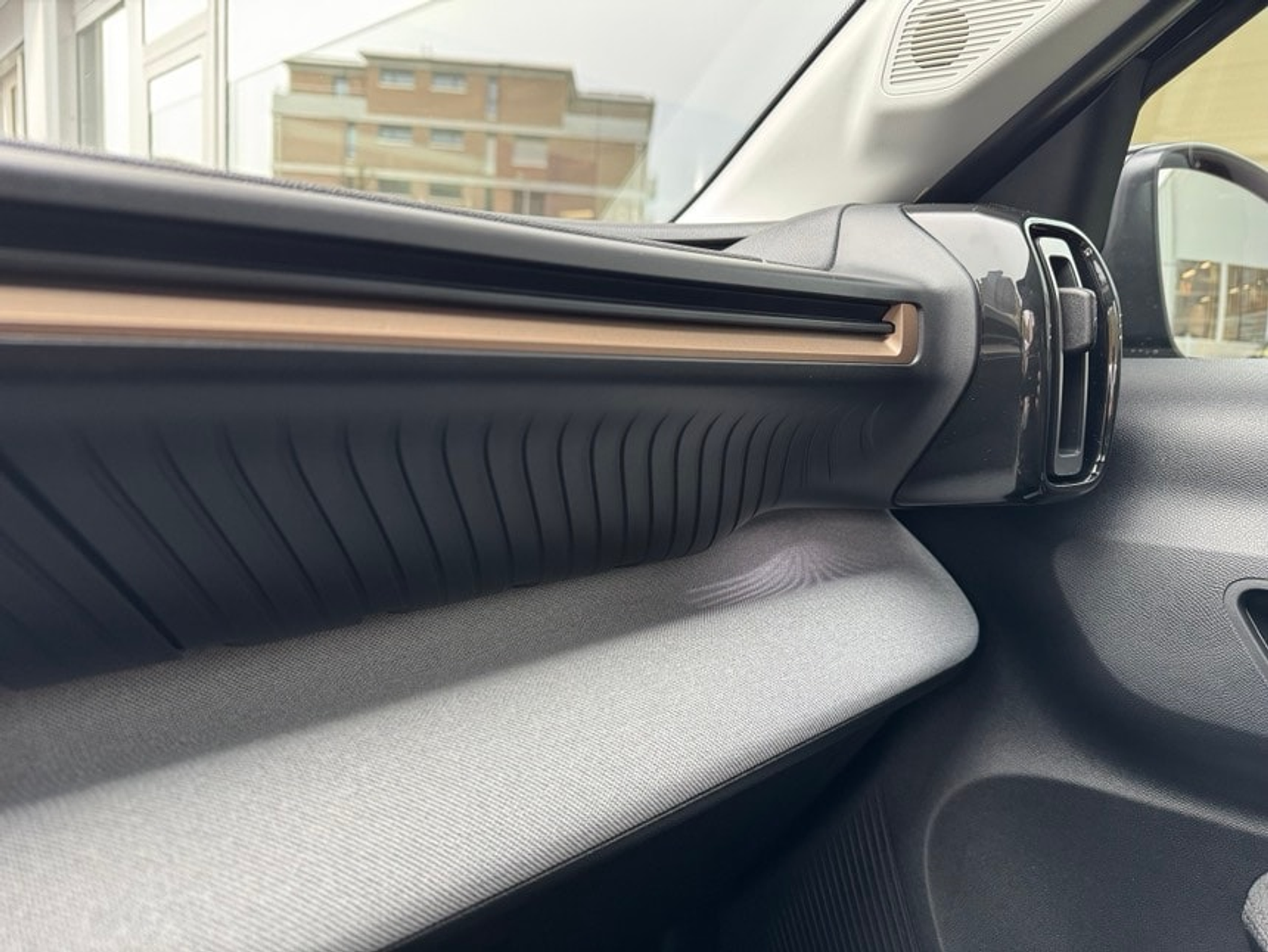 listing desktop thumbnail image 12