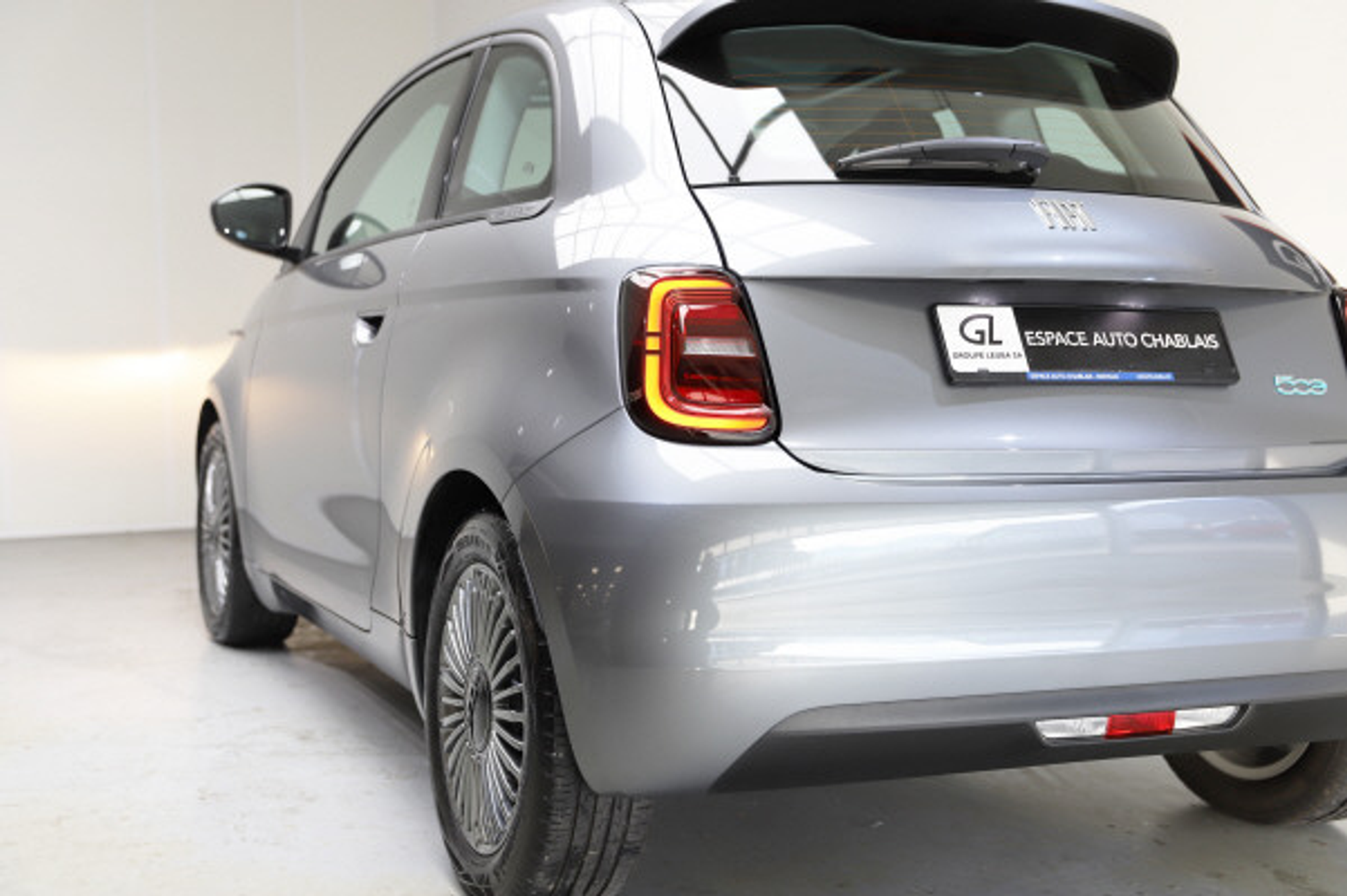 listing desktop thumbnail image 3