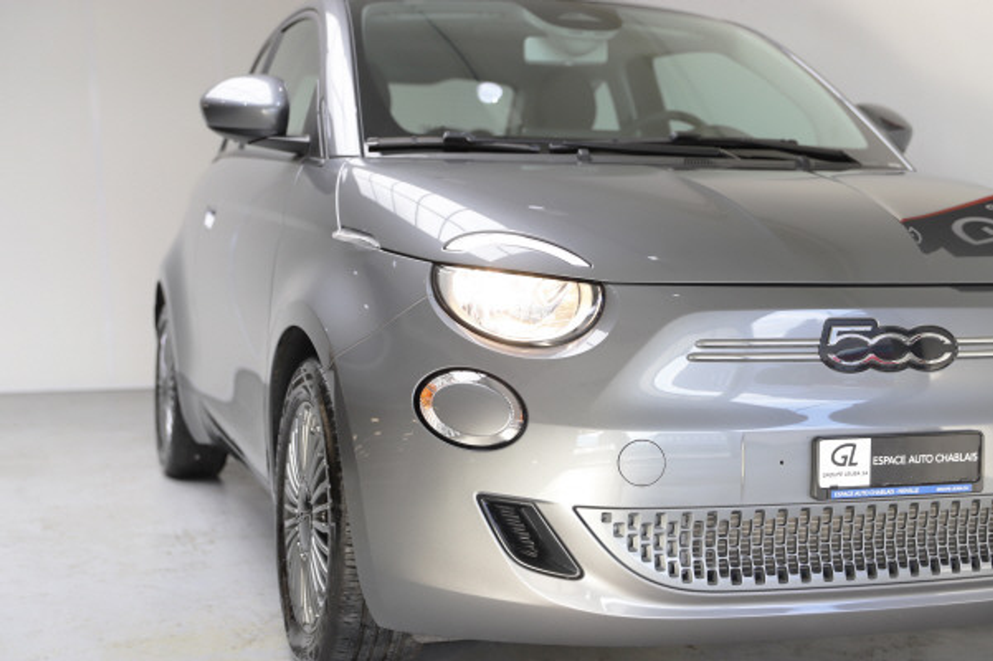 listing desktop thumbnail image 1