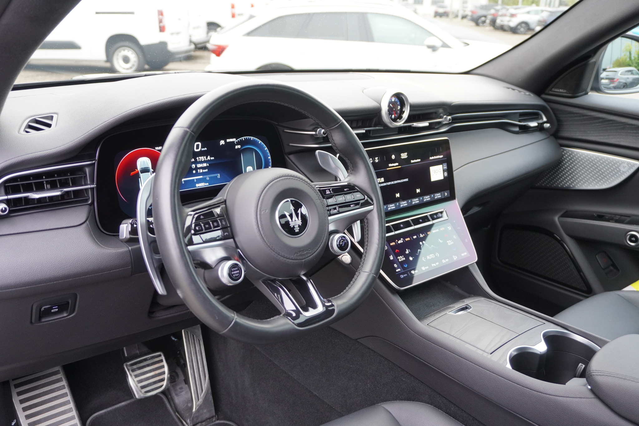 listing desktop thumbnail image 11