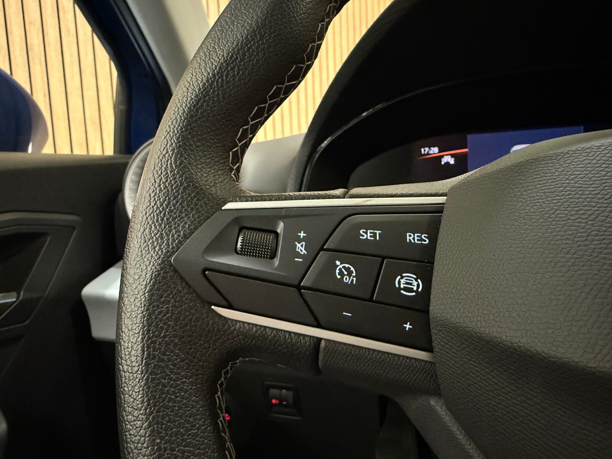 listing desktop thumbnail image 7