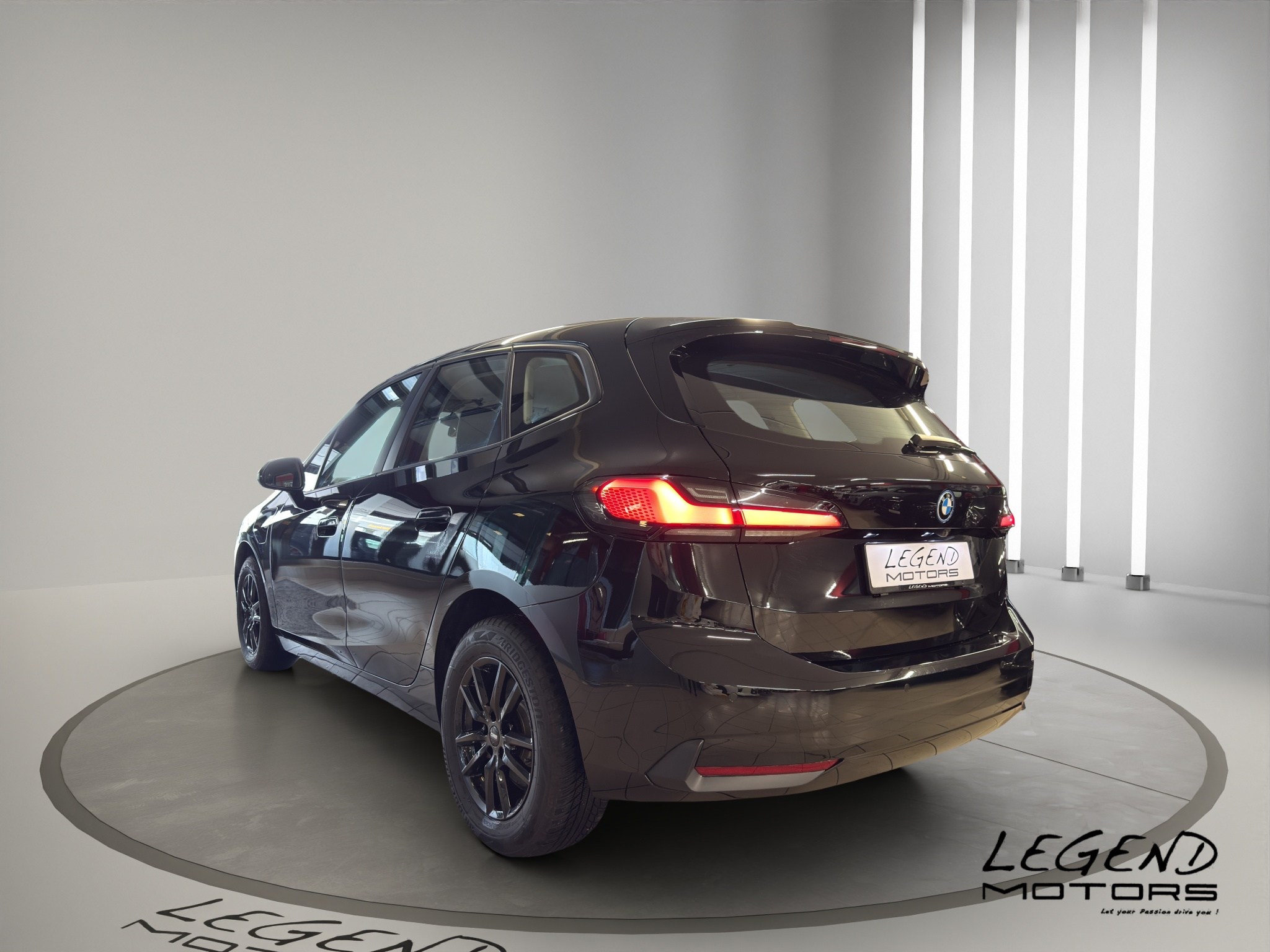 listing desktop thumbnail image 3