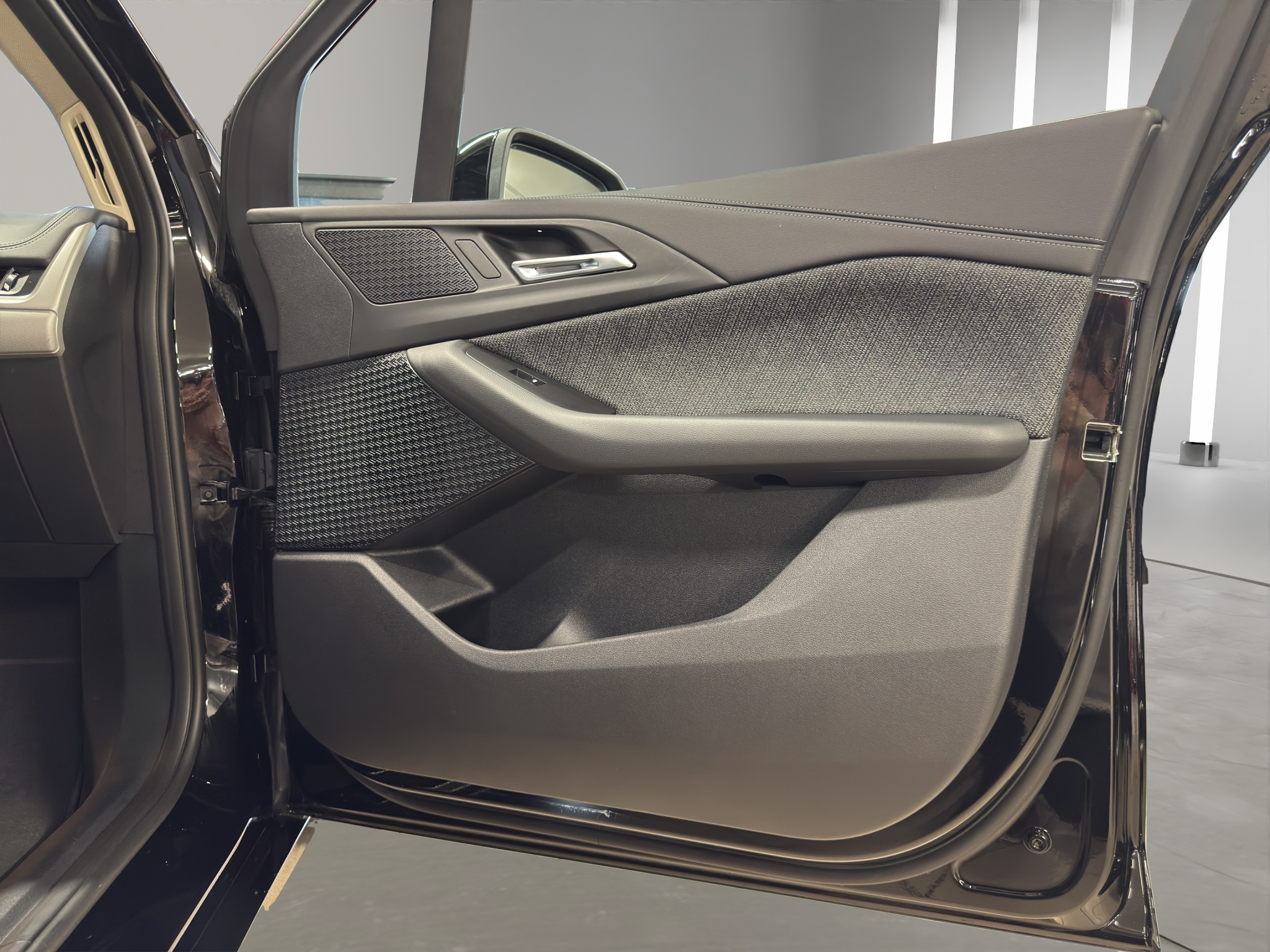 listing desktop thumbnail image 12